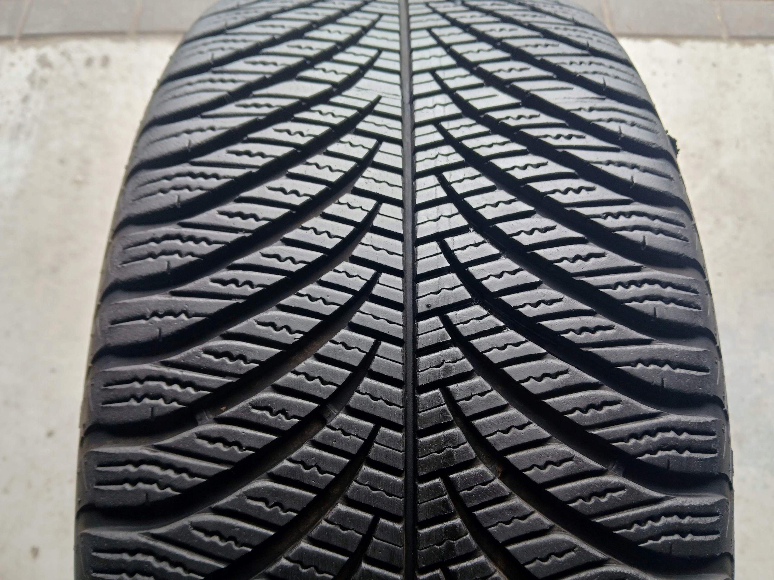 OPONA 225/50R17 GOODYEAR VECTOR 4SEASONS GEN-2 ROK 2019 6,9MM