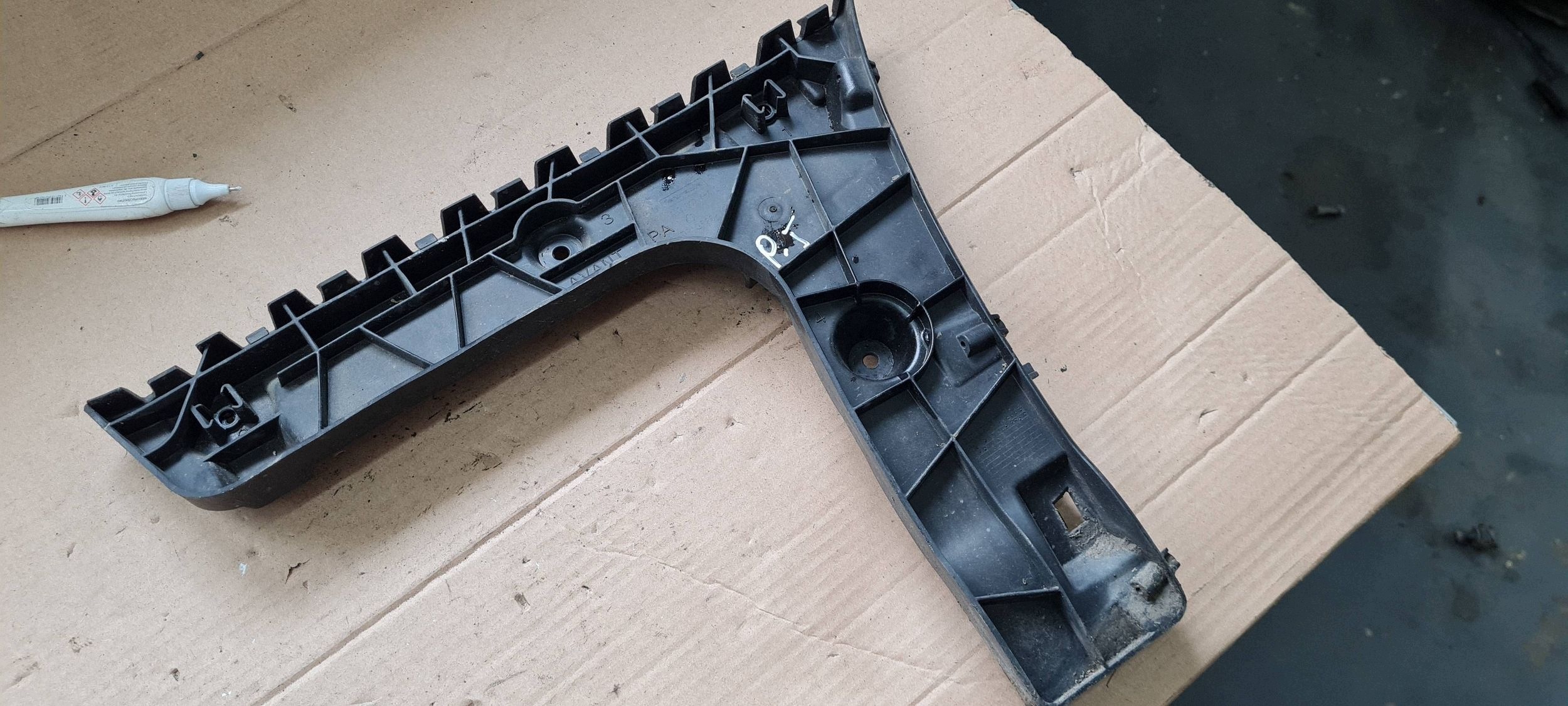 A6 C7 4G LIFT support holder bumper right rear part 4G9807454G