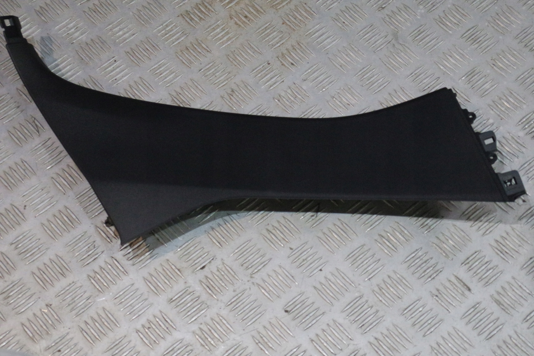 LEWA OSLONA WNETRZA SLUPKA B CAYMAN 982 98155521503