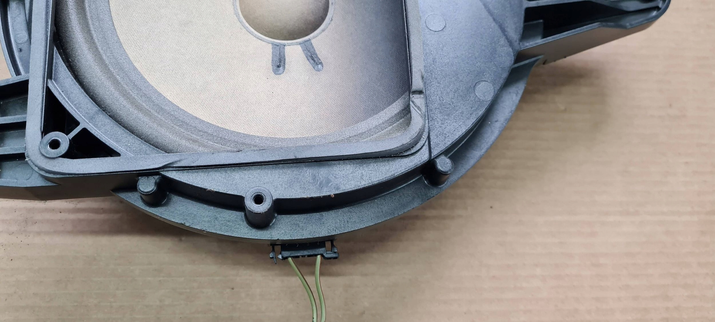 A4 B9 8W speaker BASOWY SUBWOOFER sedan 8W5035412