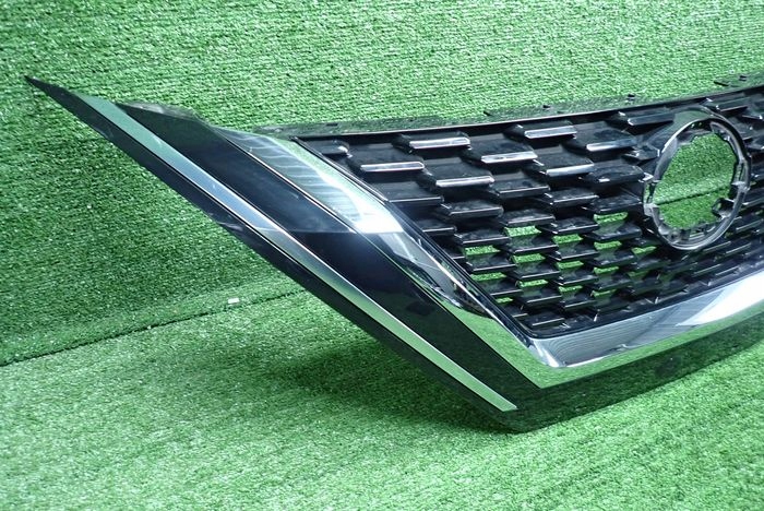NISSAN QASHQAI III 21-24 Grille