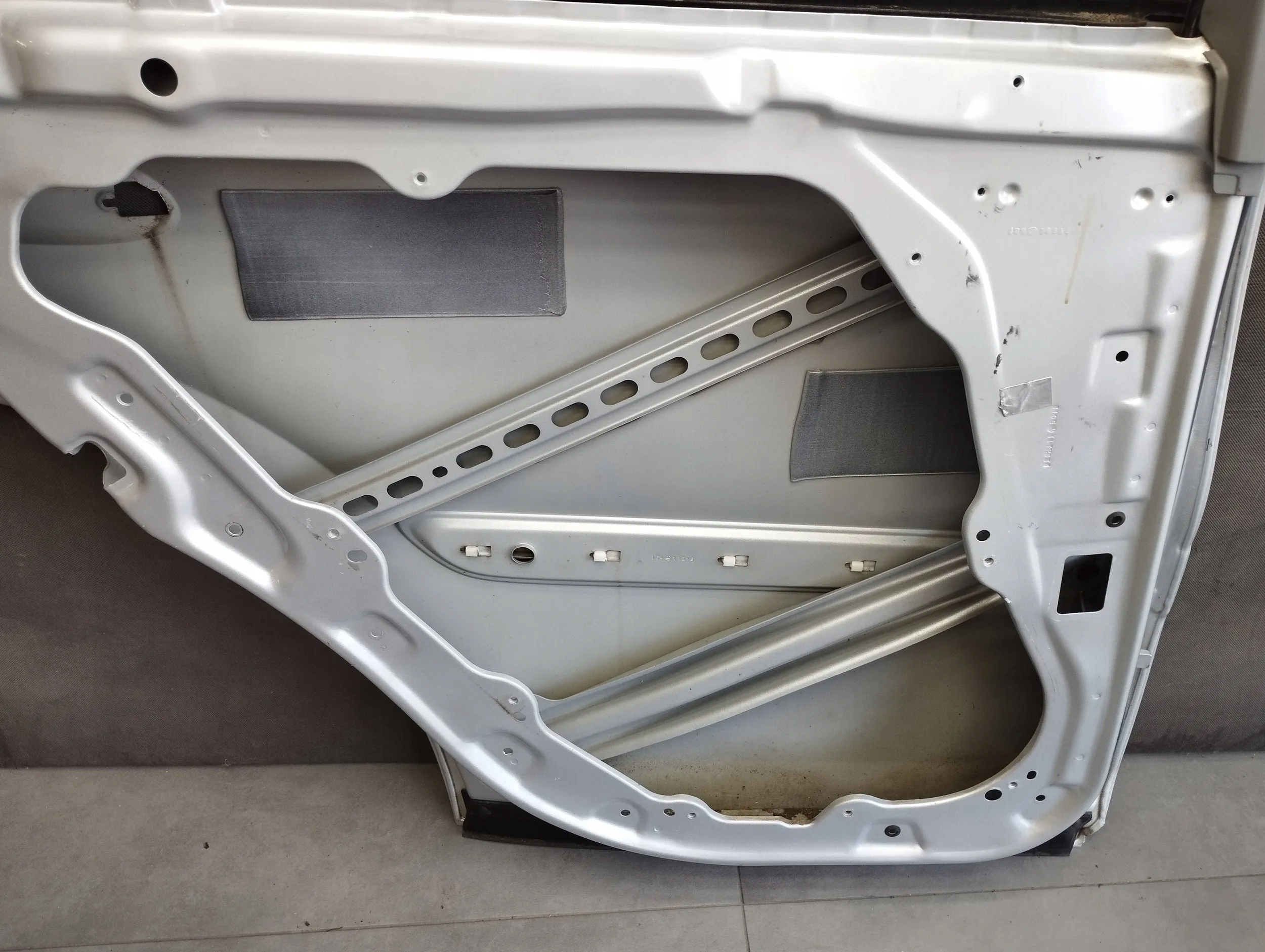 Mercedes ML W164 Tür links heck 775