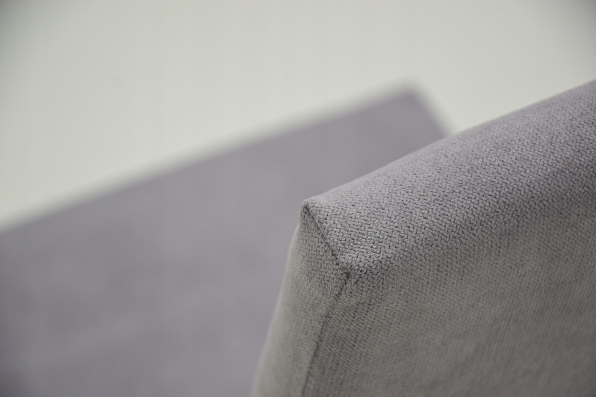 Zestaw do SALONU Stół okrągły ROZKŁADANY DĄB CRAFT i 4 krzesła FOTELOWE Kolor obicia odcienie szarości