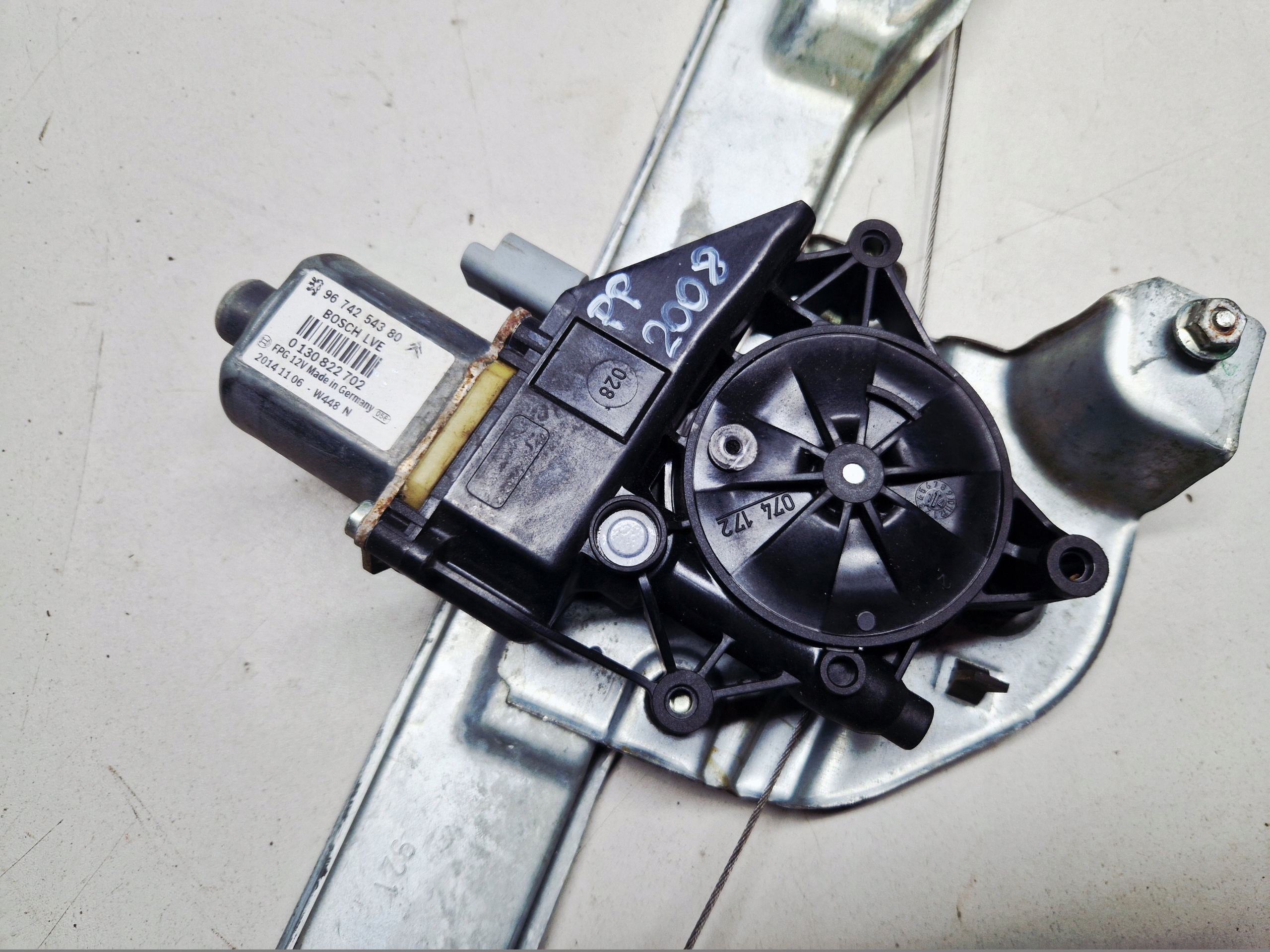 PEUGEOT 2008 window regulator right front 9673154380