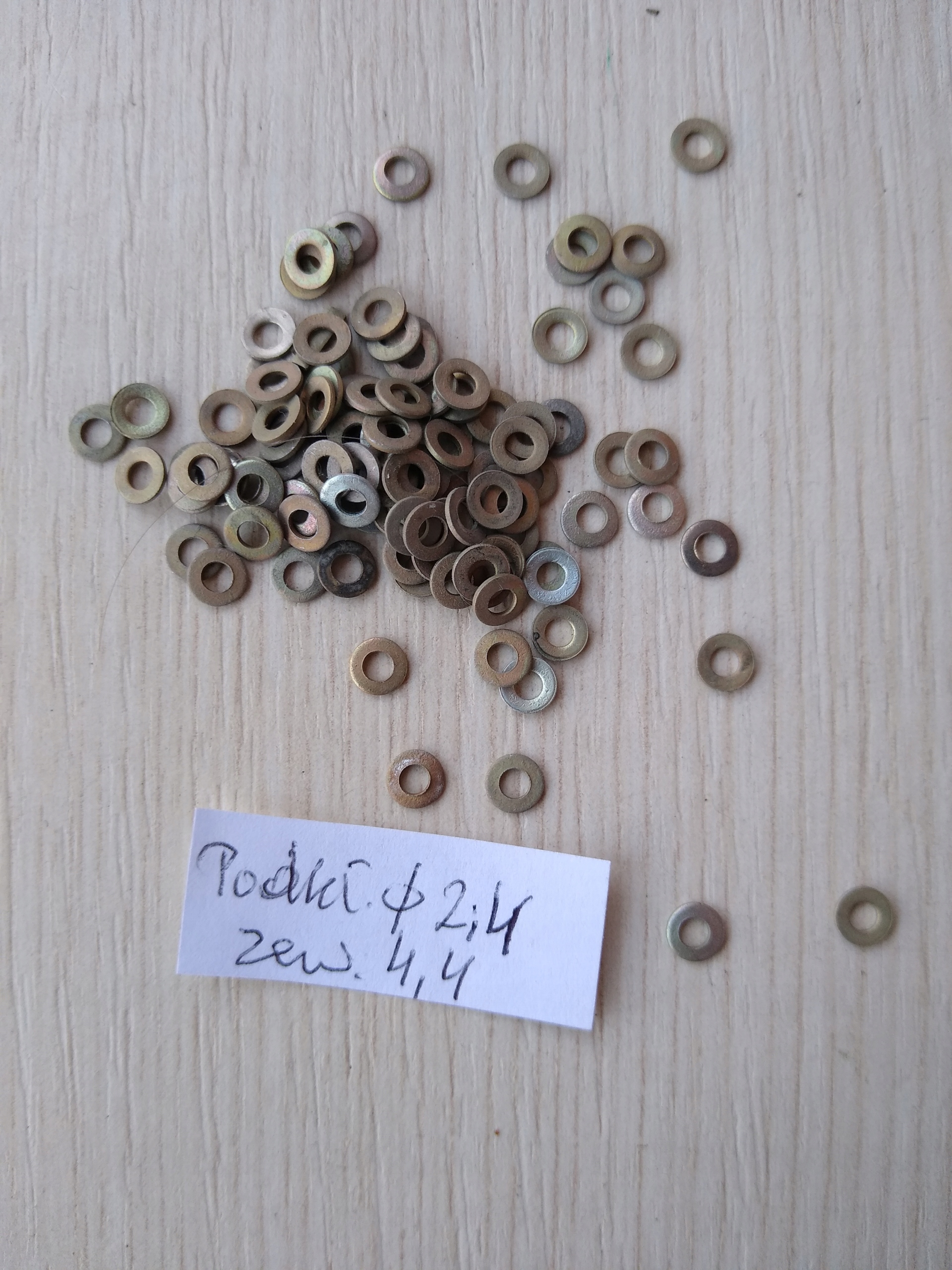 

Podkładki zwykłe fi 2,4 zewn.4,4 mm kpl.= 40 sztuk