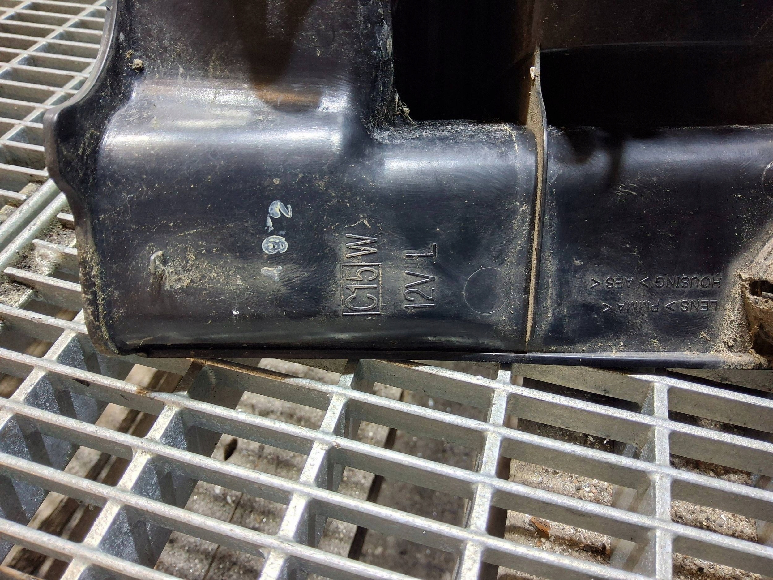 nissan ELGRAND 2004 задний Сторона фонарь левый