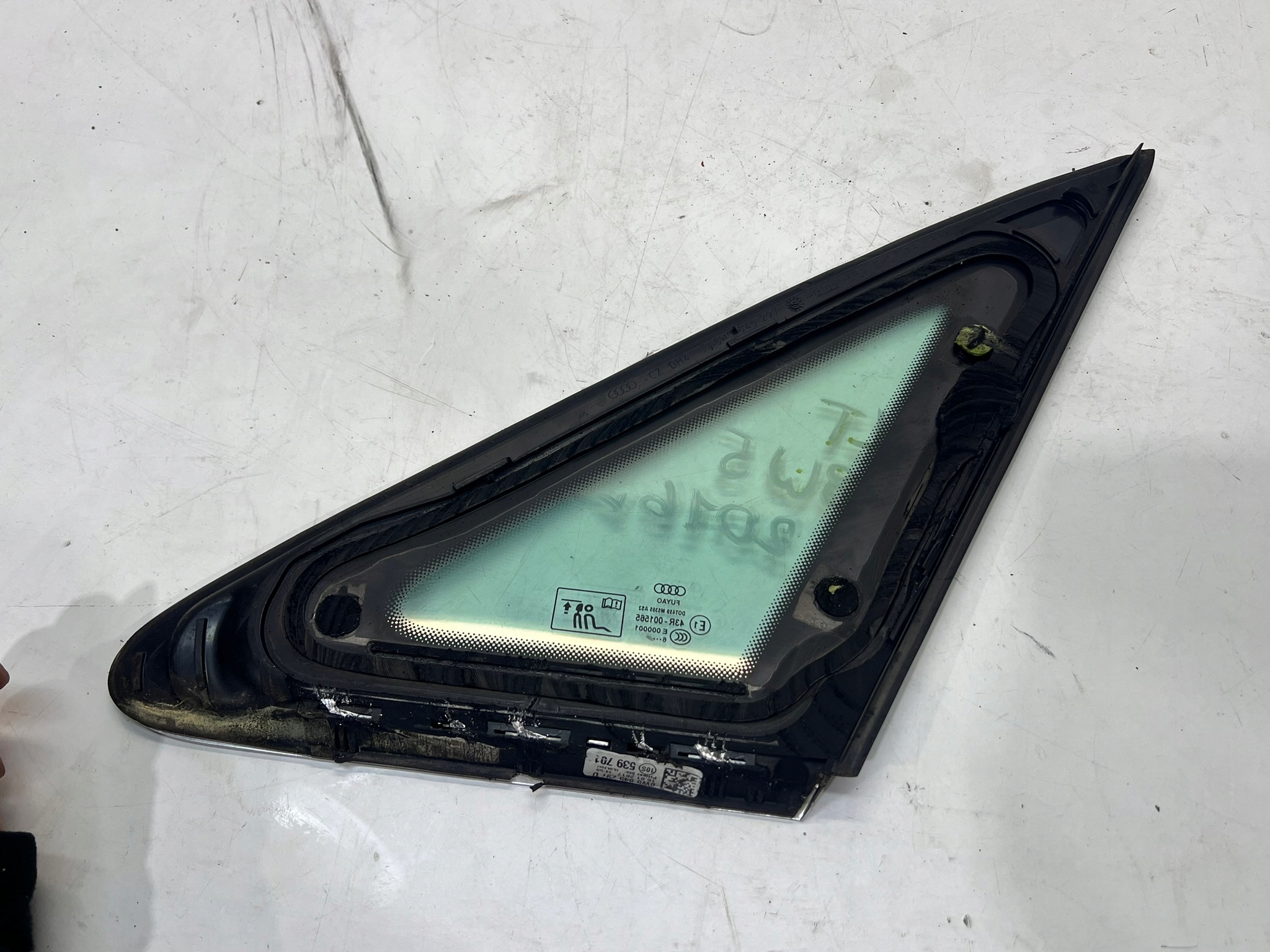window bodywork left rear part AUDI A4 B9 sedan 8W5845297 2016R