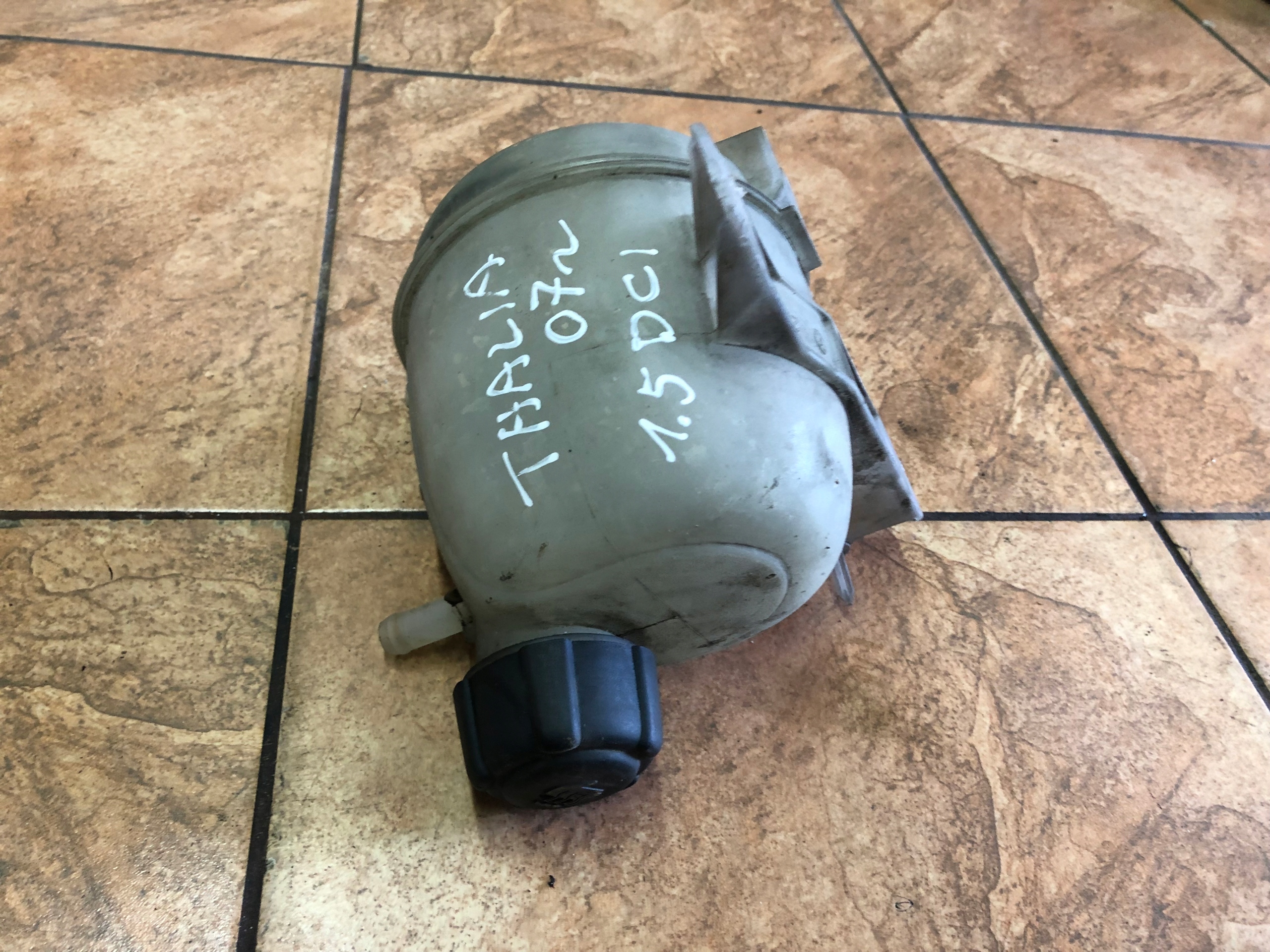 Behälter des Gasses Spritzdüse RENAULT KANGOO 8200686