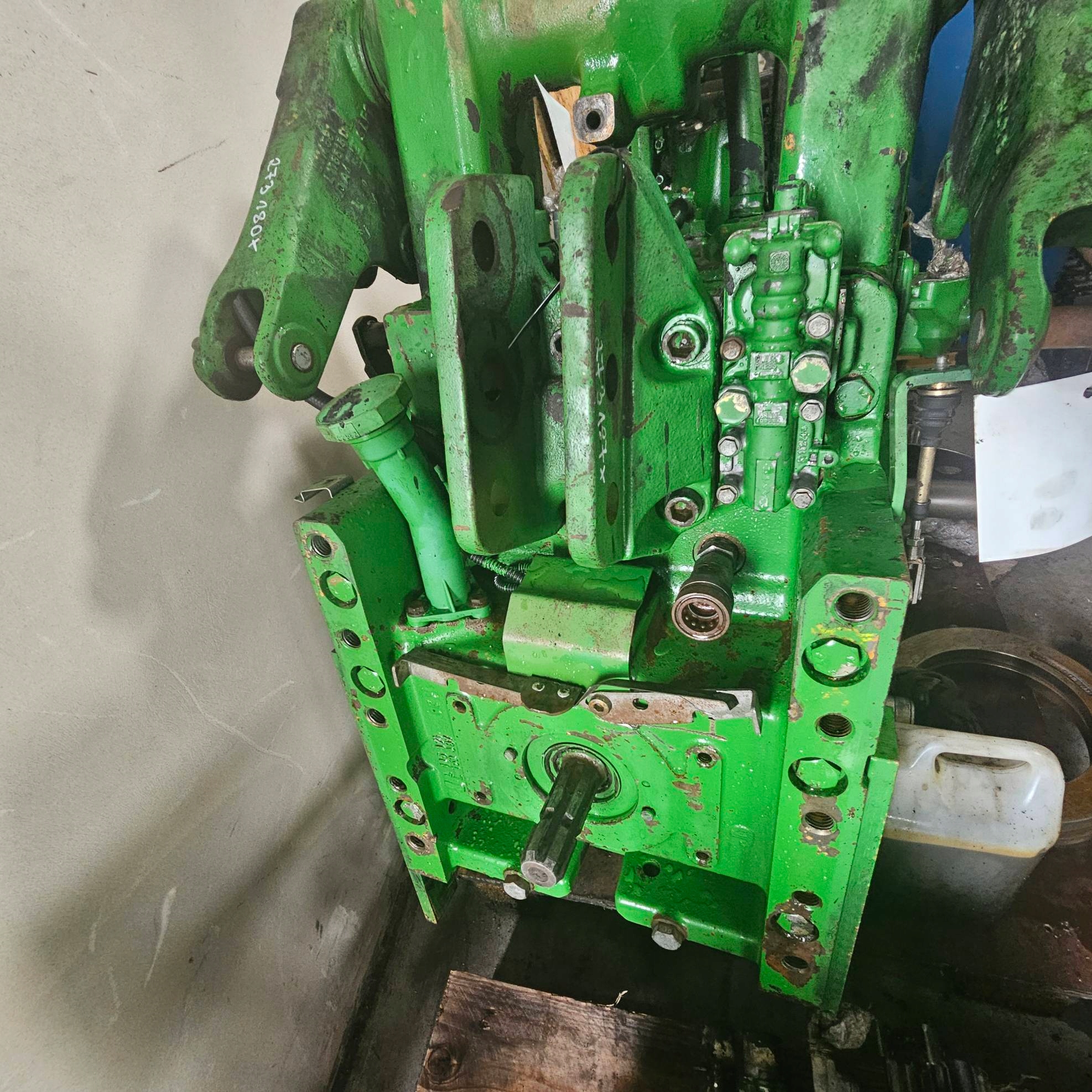 obal MECHANIMU ROZNICOWEGO JOHN DEERE 6120