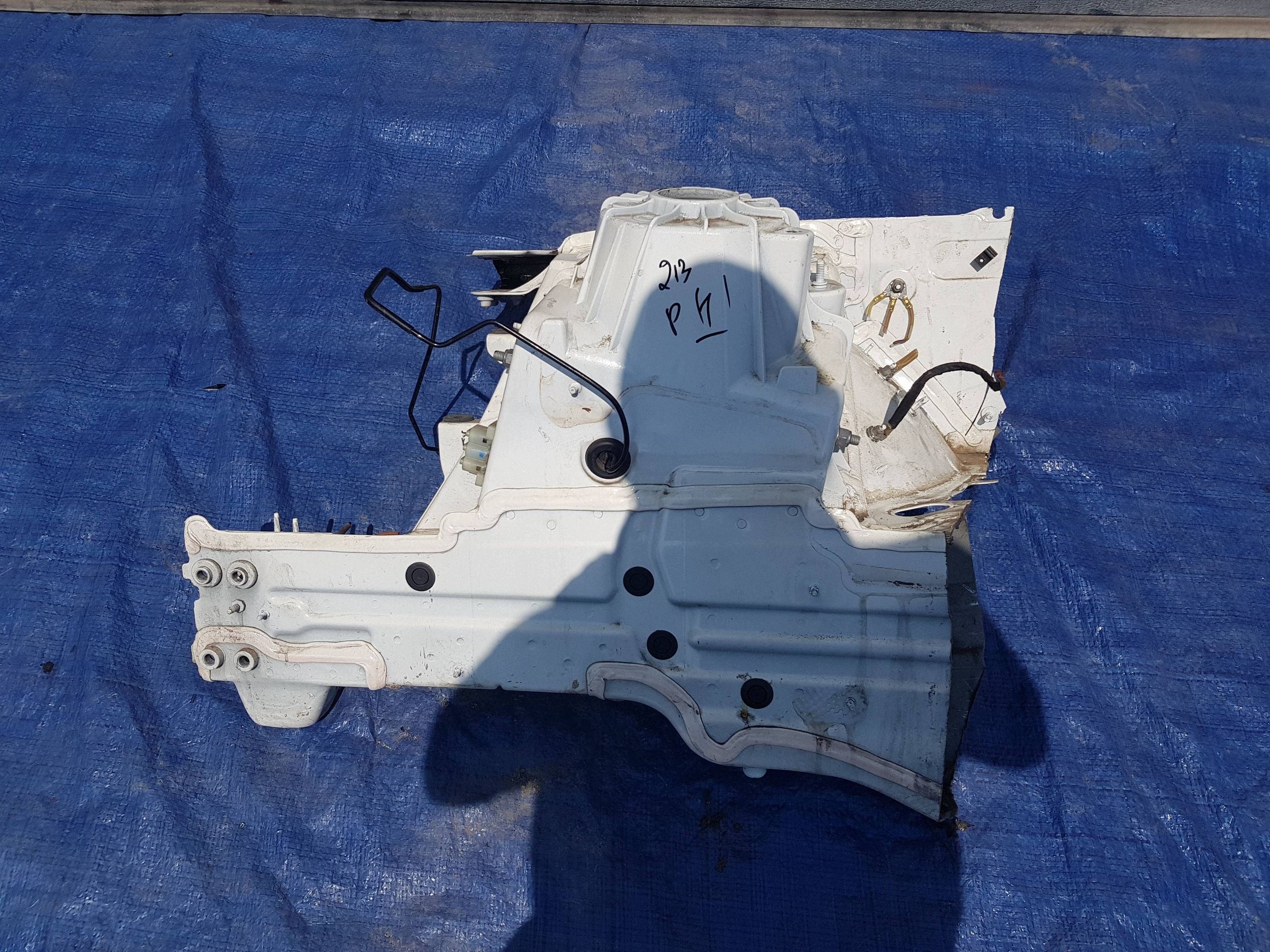 quarter front front right placement quarter Mercedes E W213