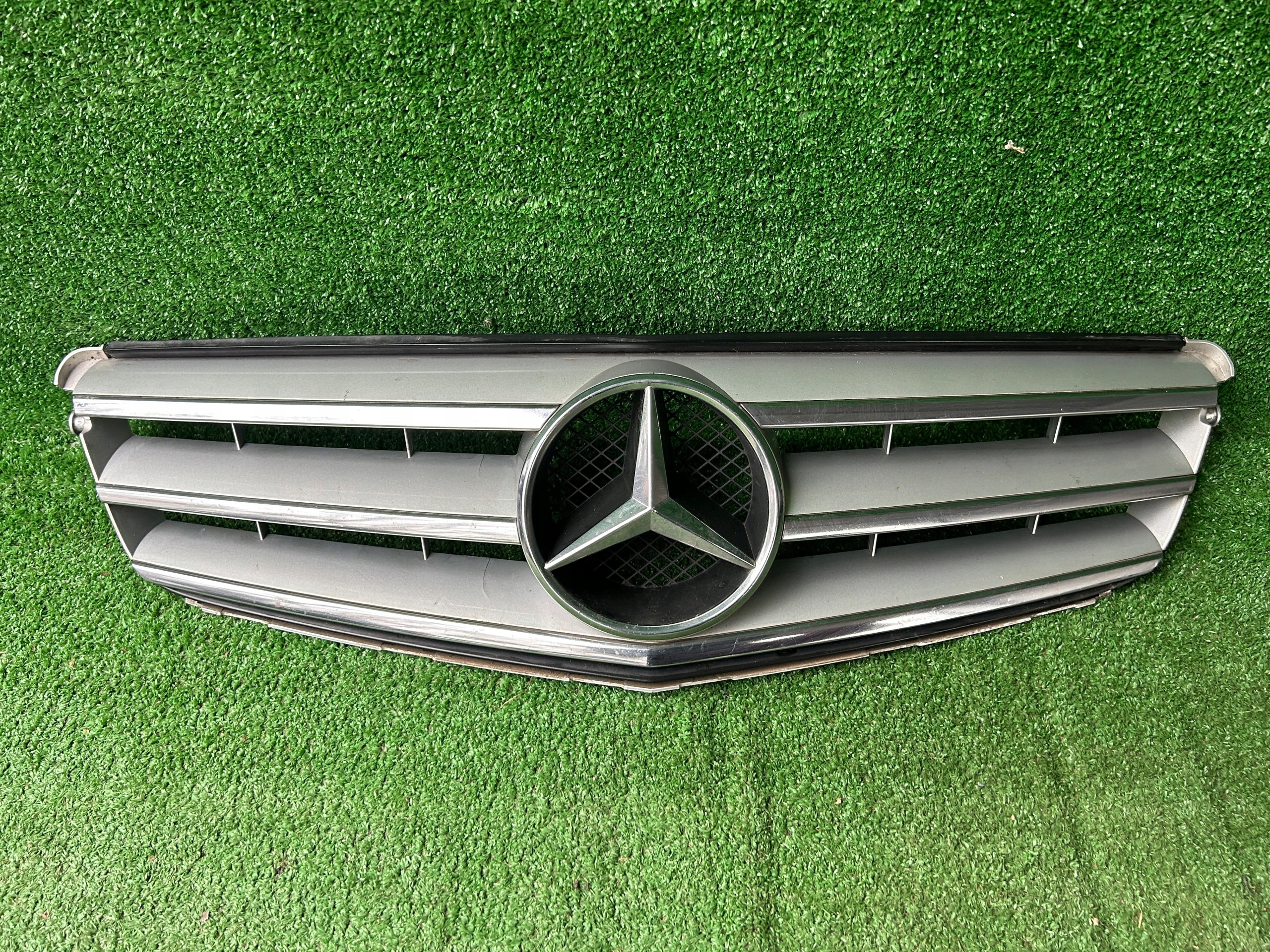Mercedes-Benz C-Klasse W204 Kühlergrill FRONTGRILL Kühlergitter A2048801923 - Thumbnail 1