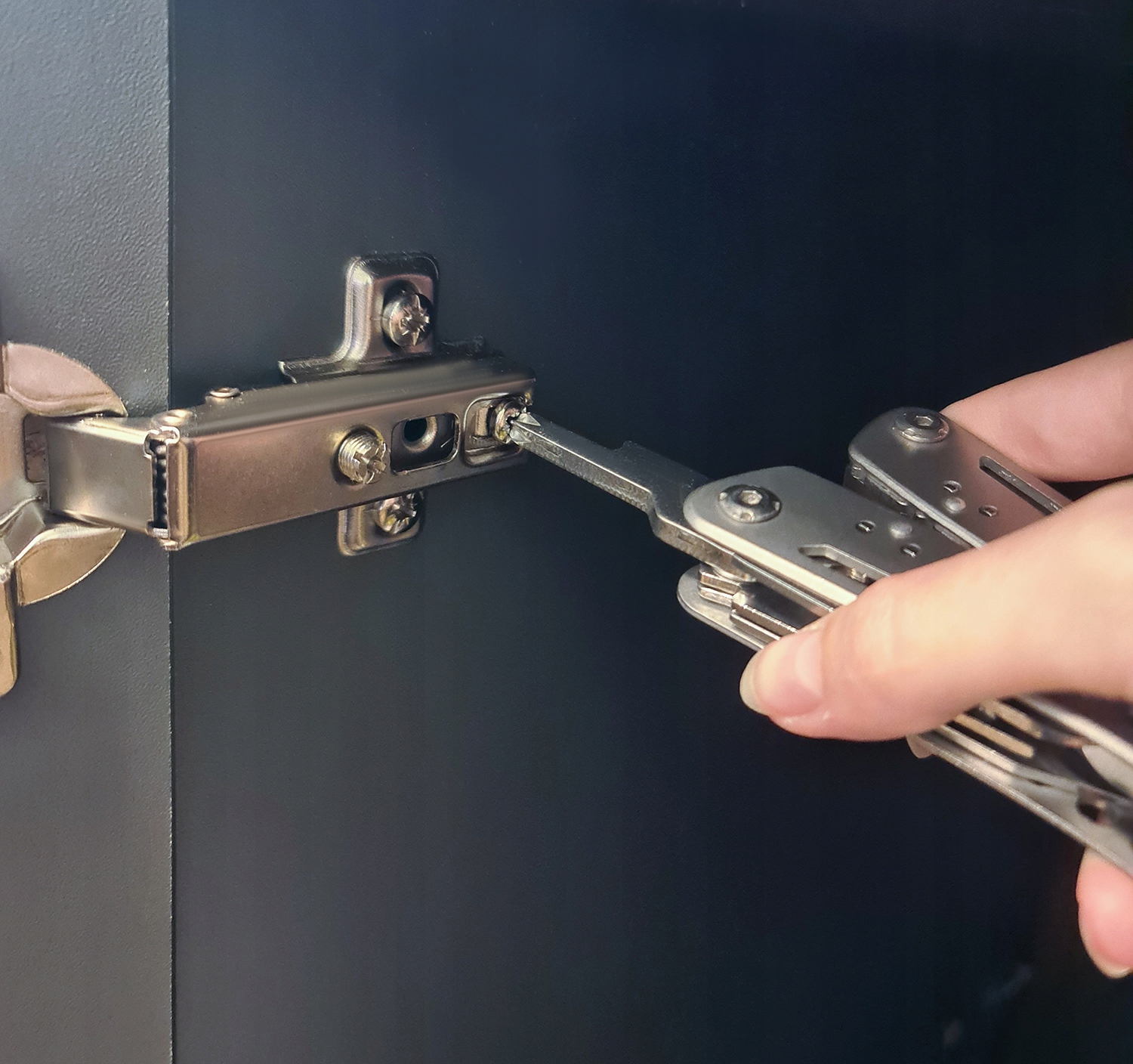 Multitool Survivalovy Narzędzie 13w1 + 11 x Bity Model 19173