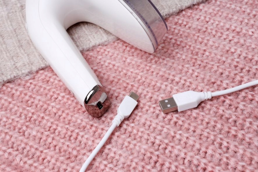 Golarka do ubrań SWETRÓW TAPICERKI Eldom GDS8 USB Model Lia