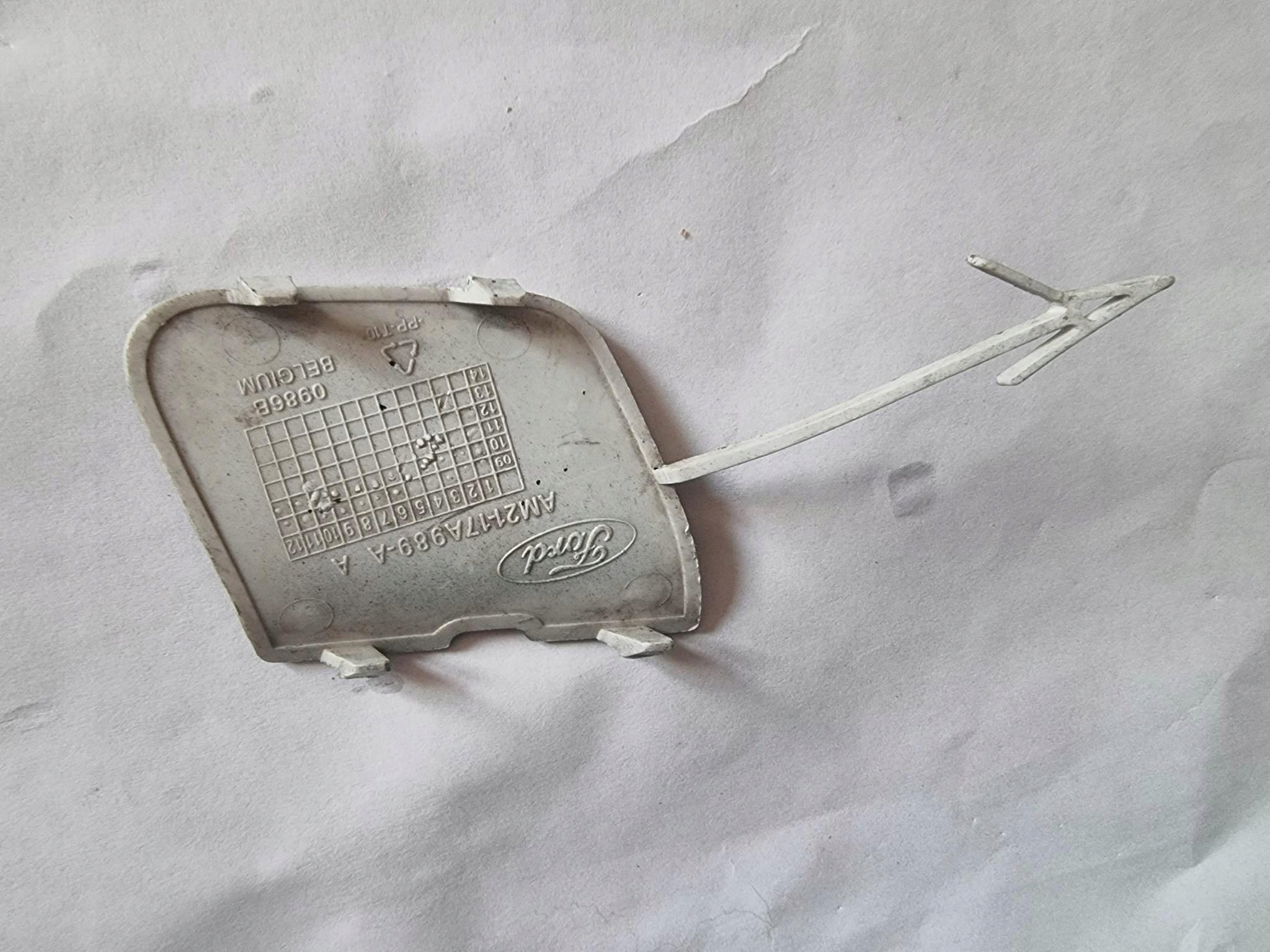 FORD S-MAX MK2 -> Abschleppöse der Stoßstange heck