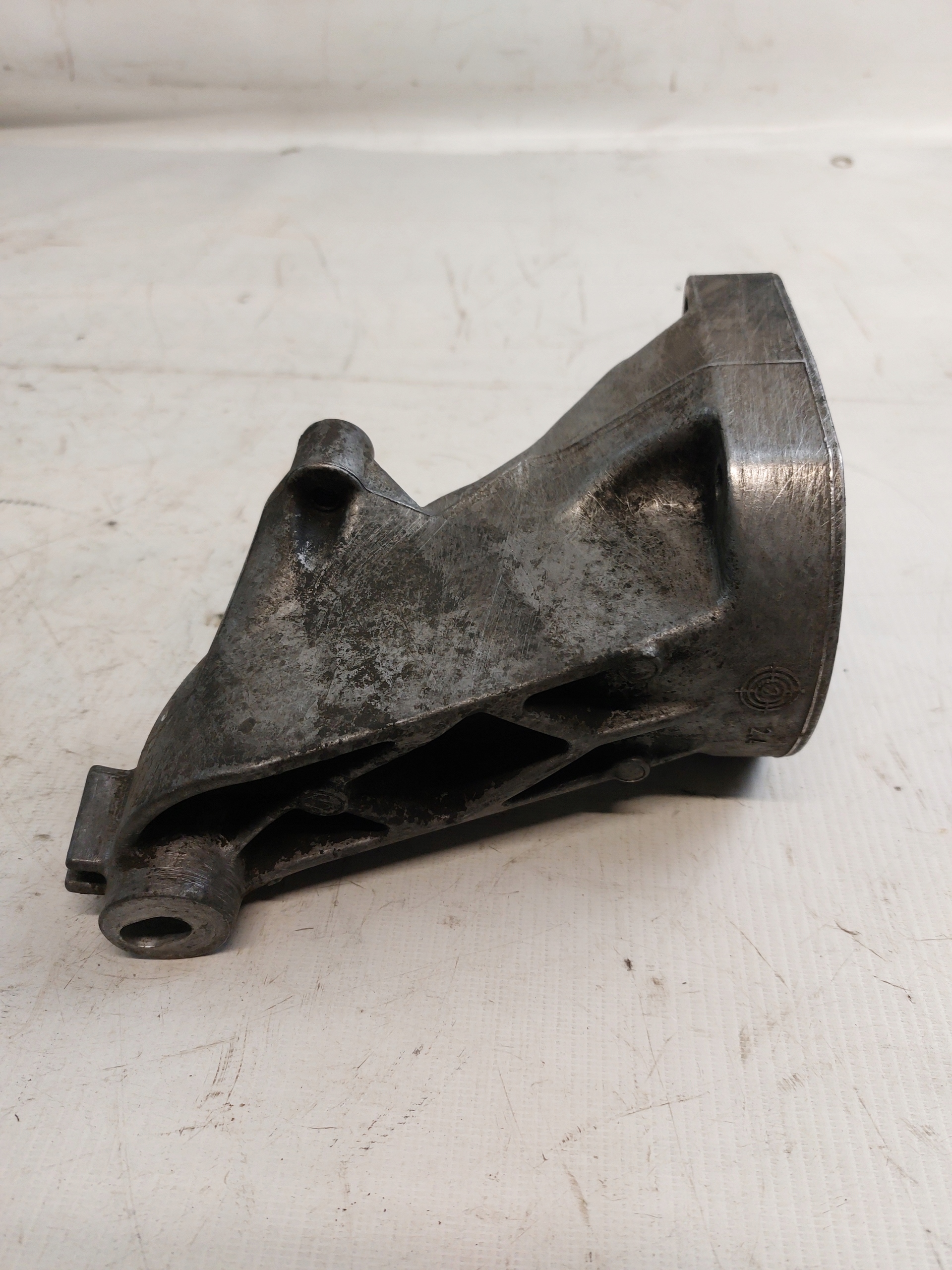 engine mount left MERCEDES W211 2.7CDI
