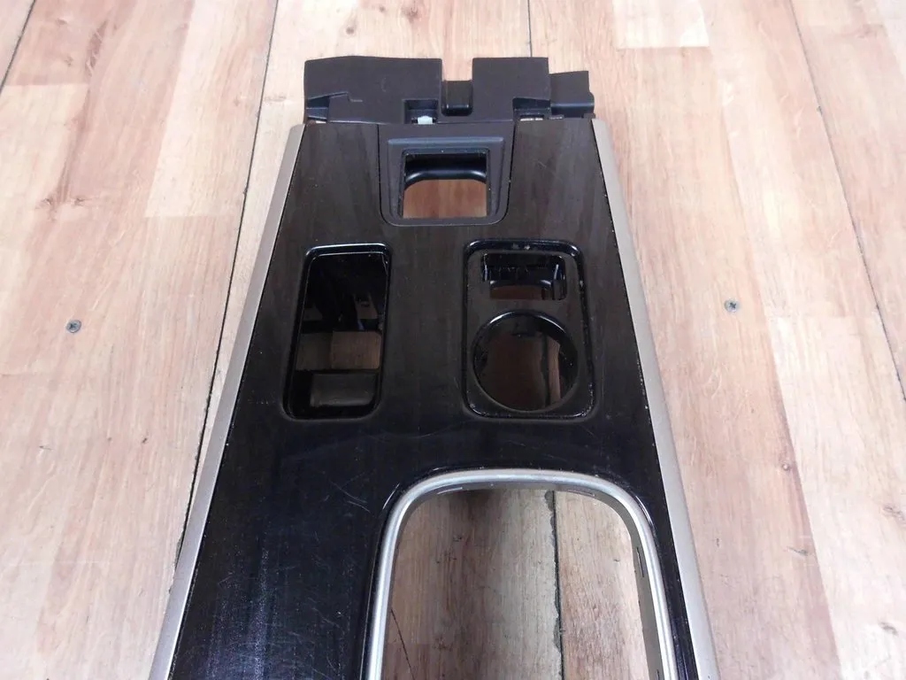 Mitsubishi Outlander III cap tunelu frame