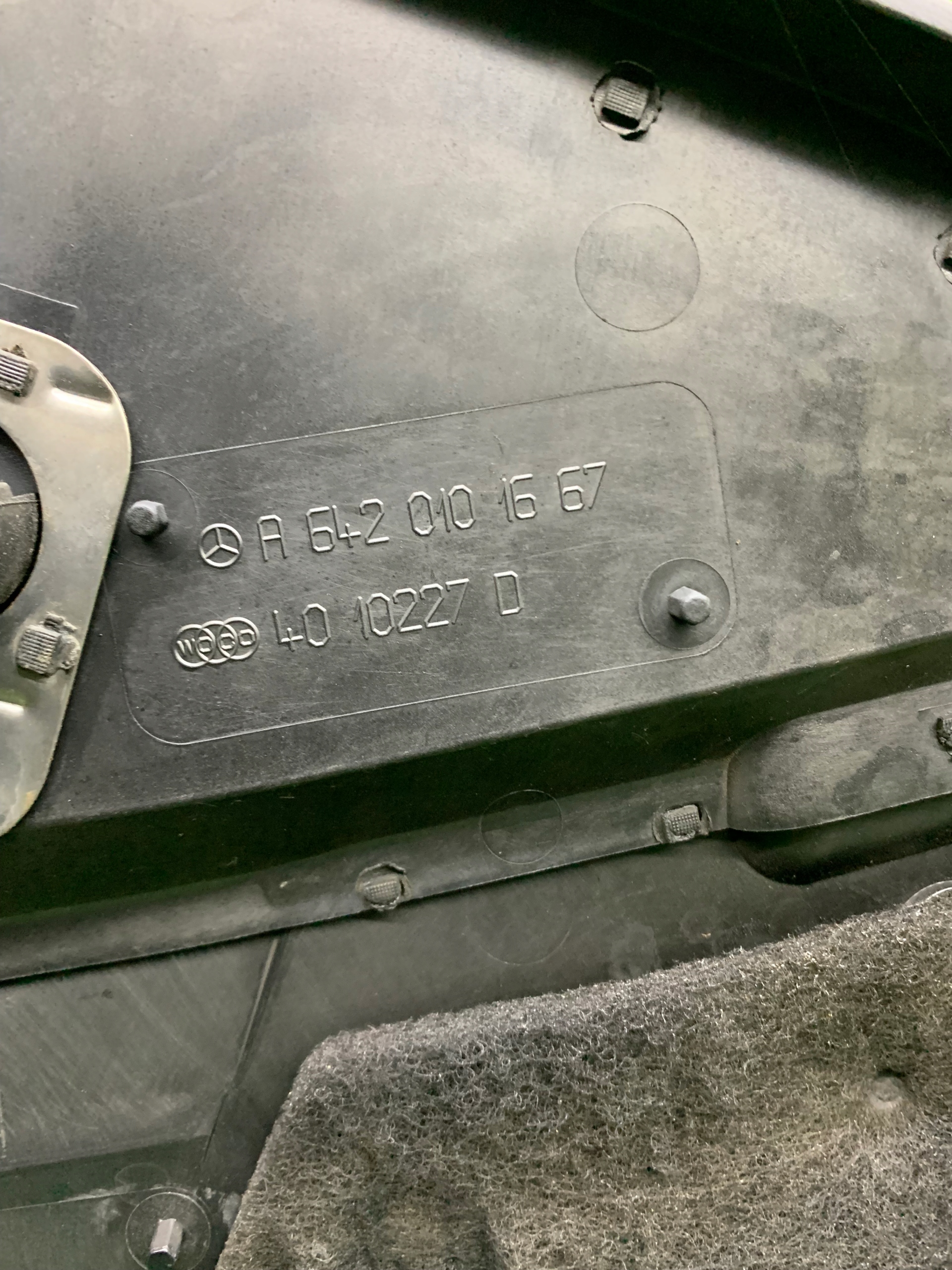 C219 3.0 CDI V6 motor cover A6420101667