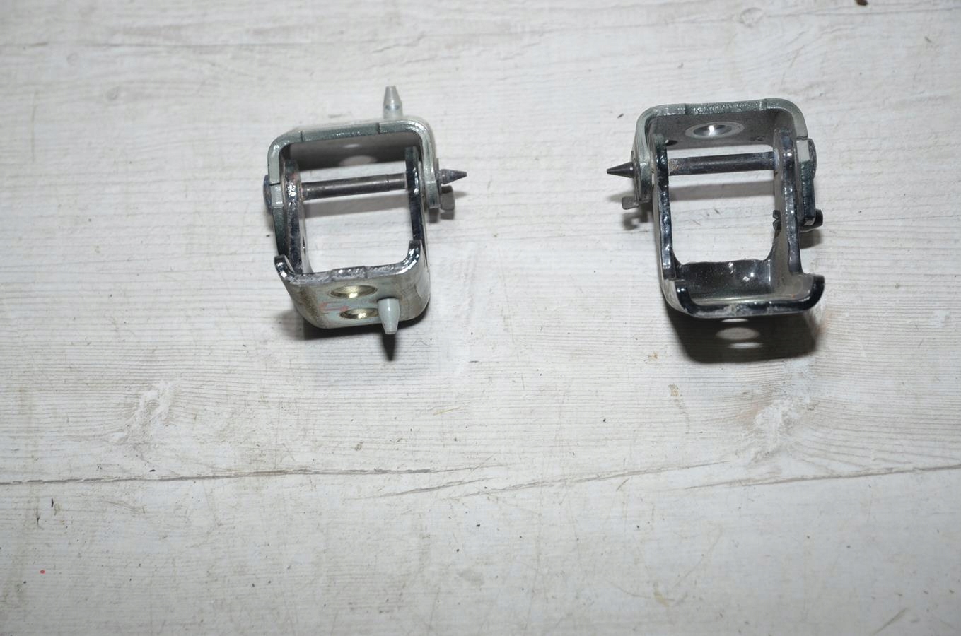 hinge door left rear part kpl Peugeot 2008 14r