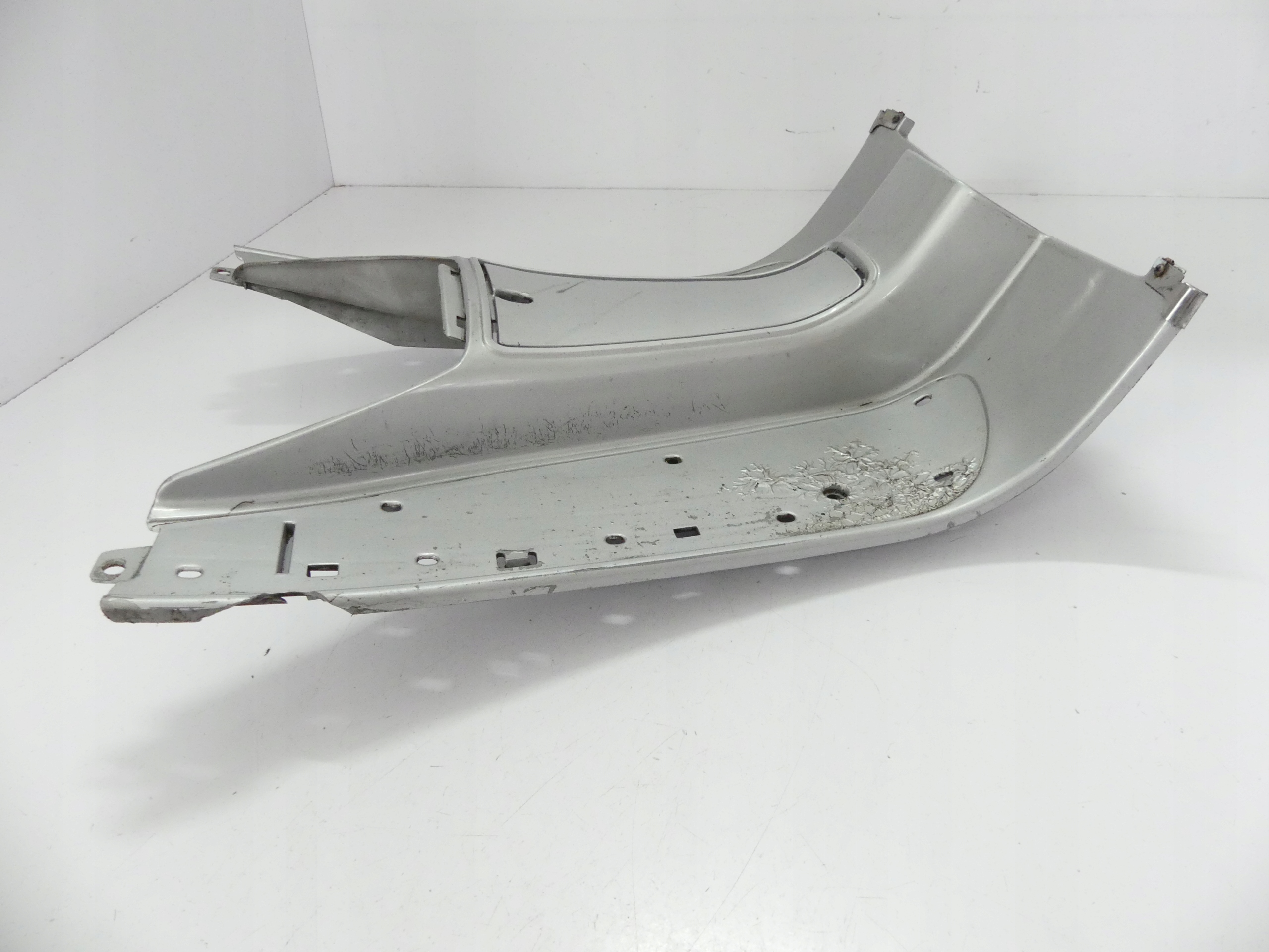 . PODEST PODŁOGA OWIEWKA PIAGGIO VESPA ET2 ET4 Producent Piaggio OE