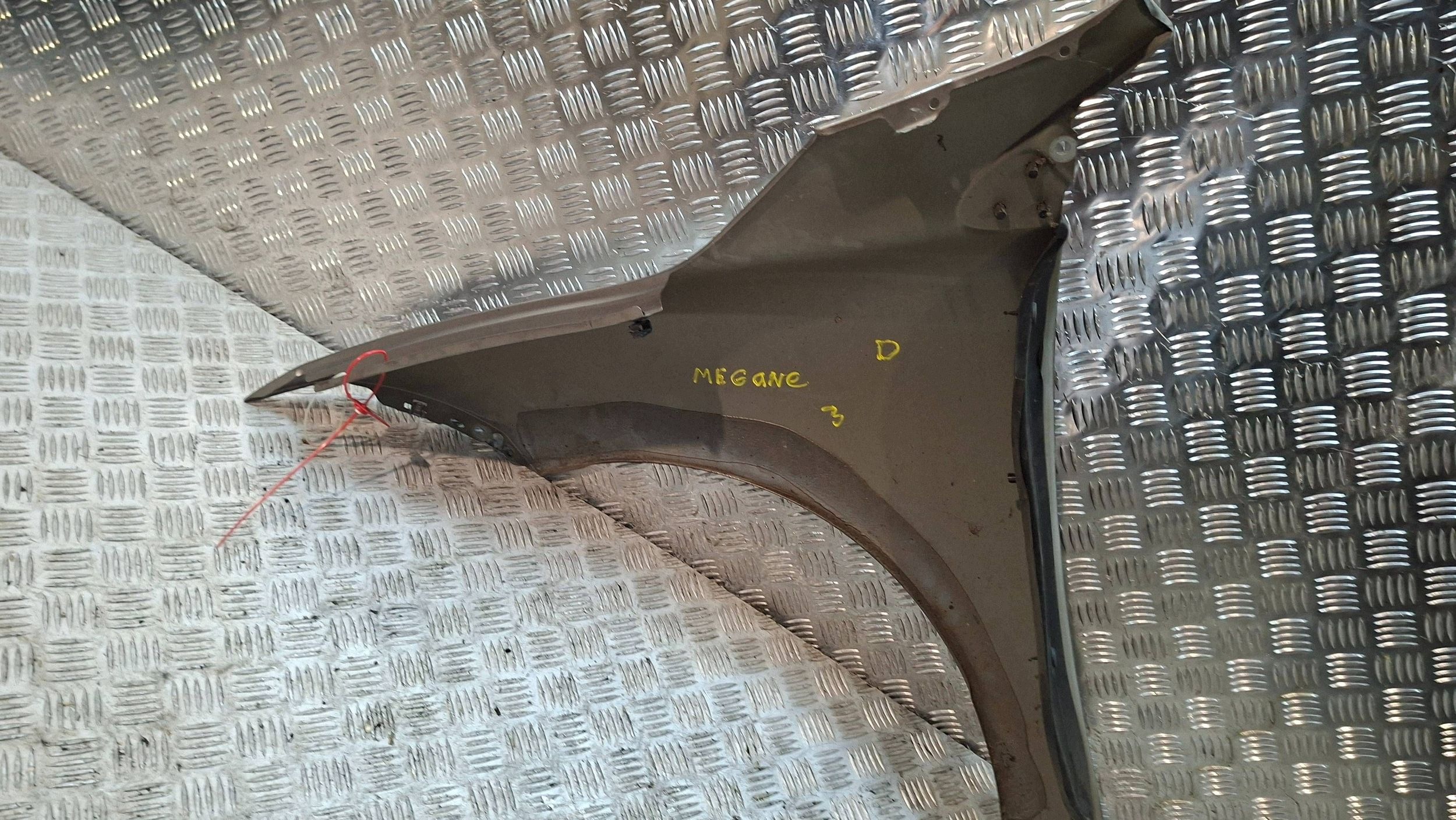 fender front right RENAULT MEGANE III