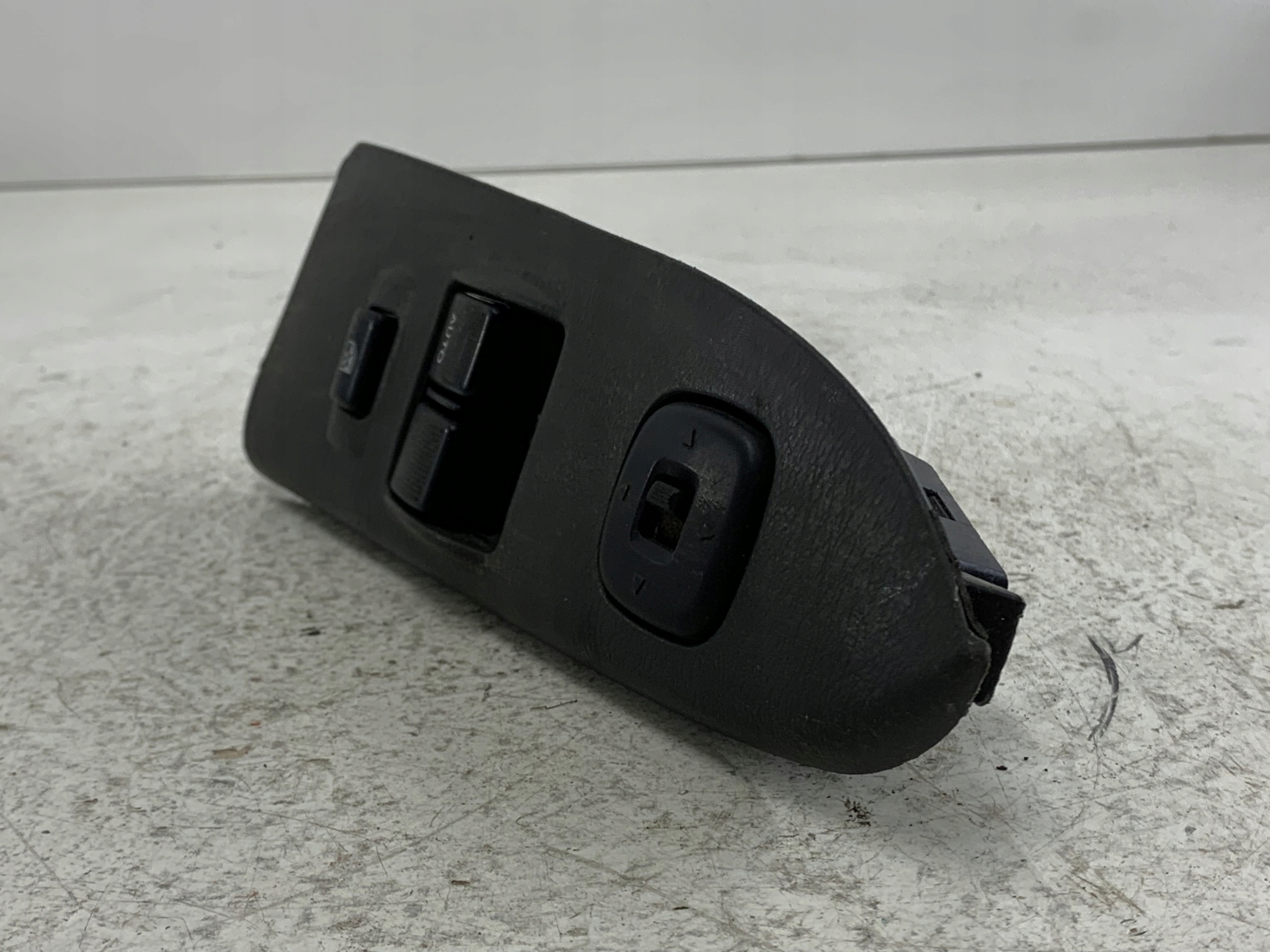 MAZDA 626 GF PANEL vitre gauche avant
