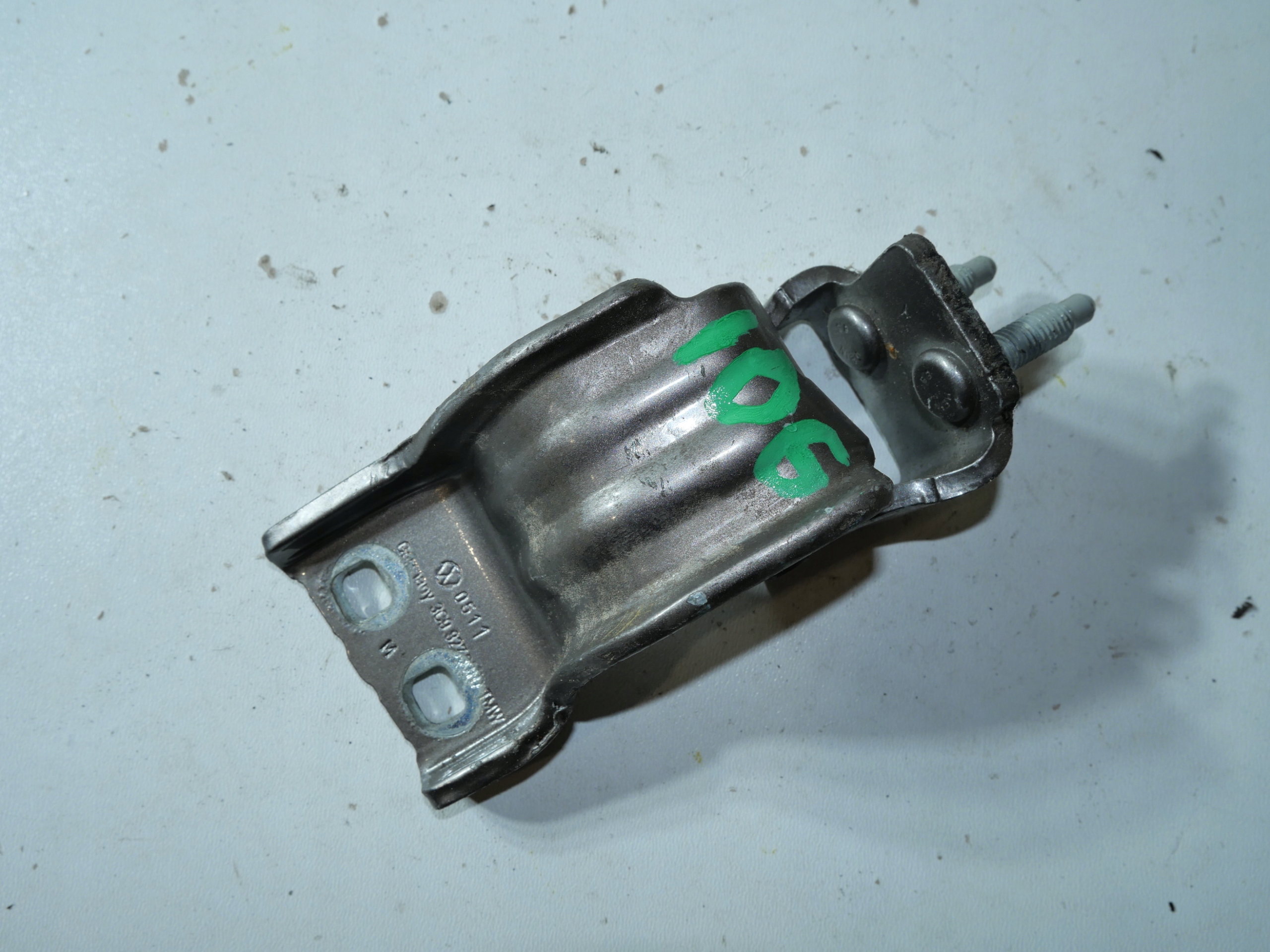 hinge bonnet rear part VW PASSAT B6 3C9827301D
