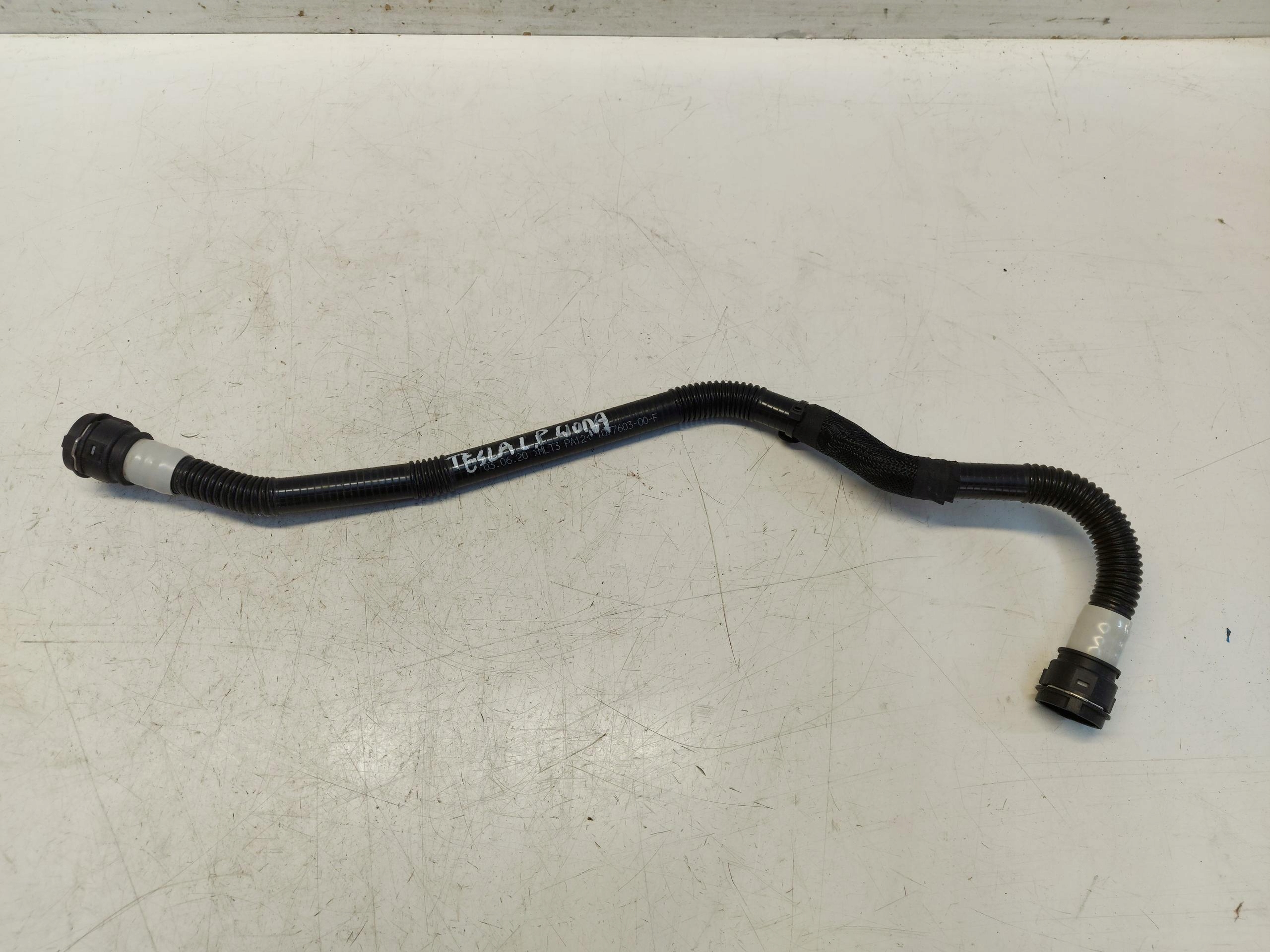 TESLA MODEL 3 crijevo prijenos vode chlodzenia 1077603-00-f