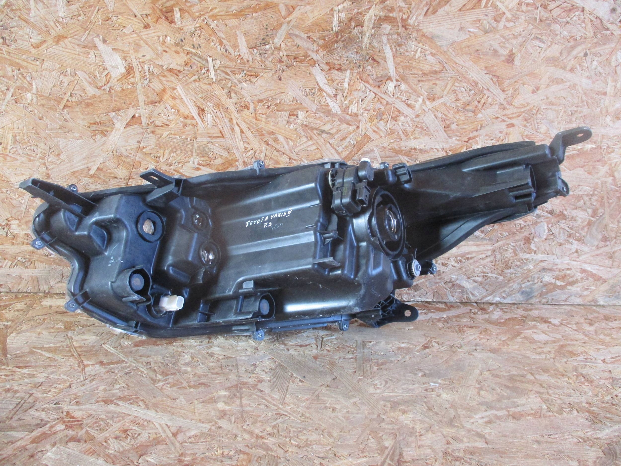 light front front right TOYOTA YARIS IV