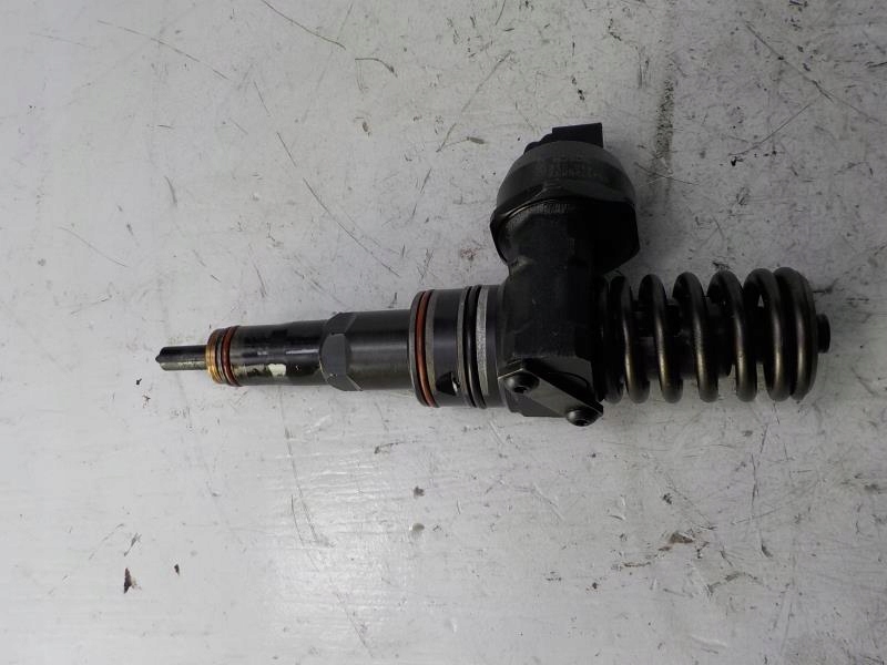 VOLKSWAGEN GOLF IV НАСОС-ФОРСУНКА 038130073AJ