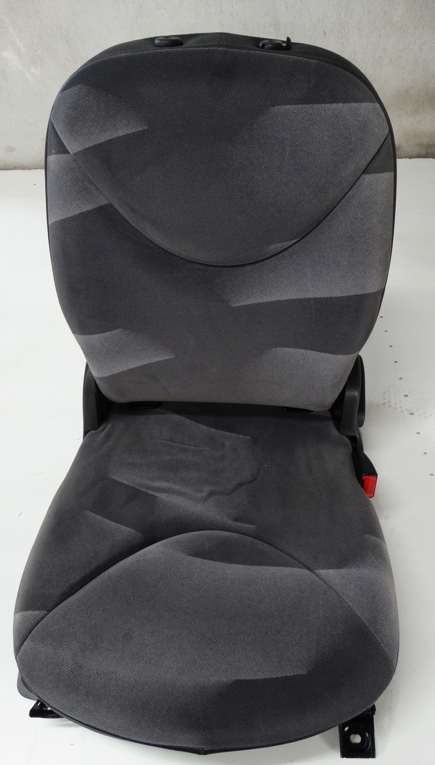 СТІЛЕЦЬ ПРАВИЙ ЗАД. CITROEN C2