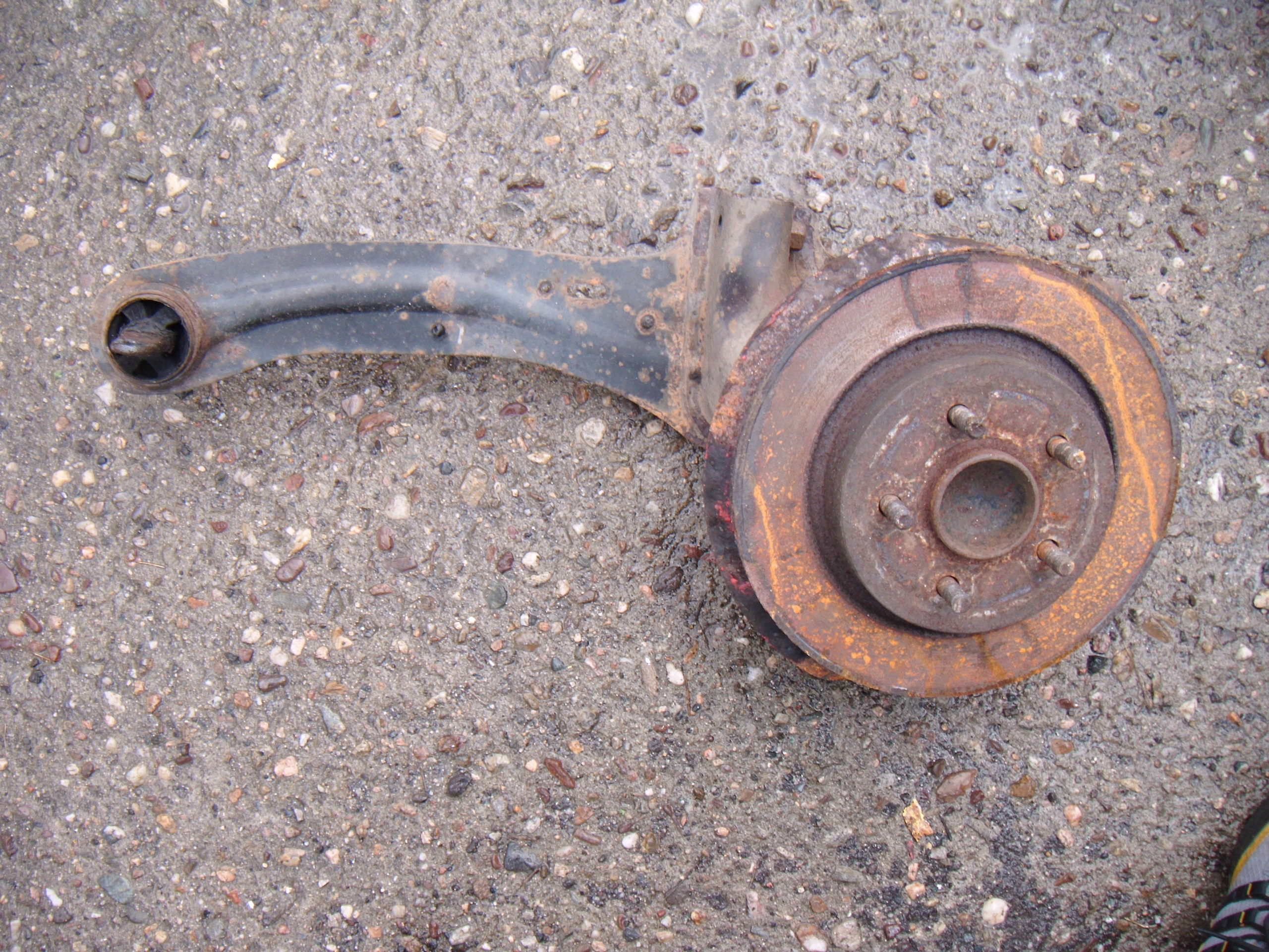 VOLVO V50 04-12 PIASTA ZWROTNICA PRAWA TYLNA TYŁ 91811372 91811353