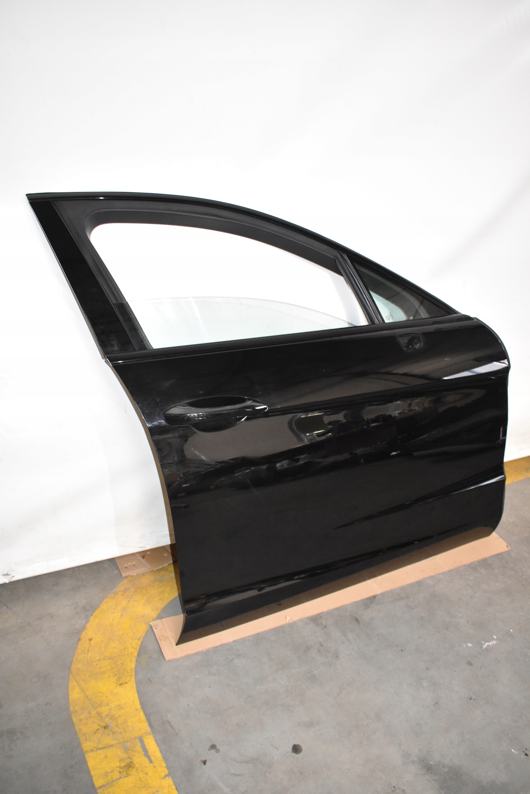 door front front right PORSCHE PANAMERA 971 colour 041 1