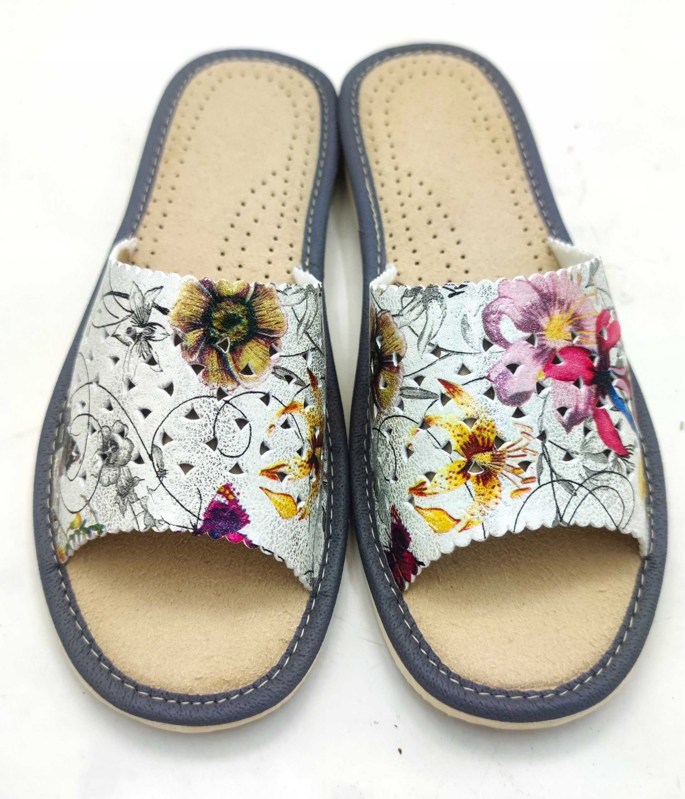 KAPCIE SKÓRZANE DAMSKIE PANTOFLE SKÓRZANE domowe LACZKI KWIATY MOTYLEK Model motylek