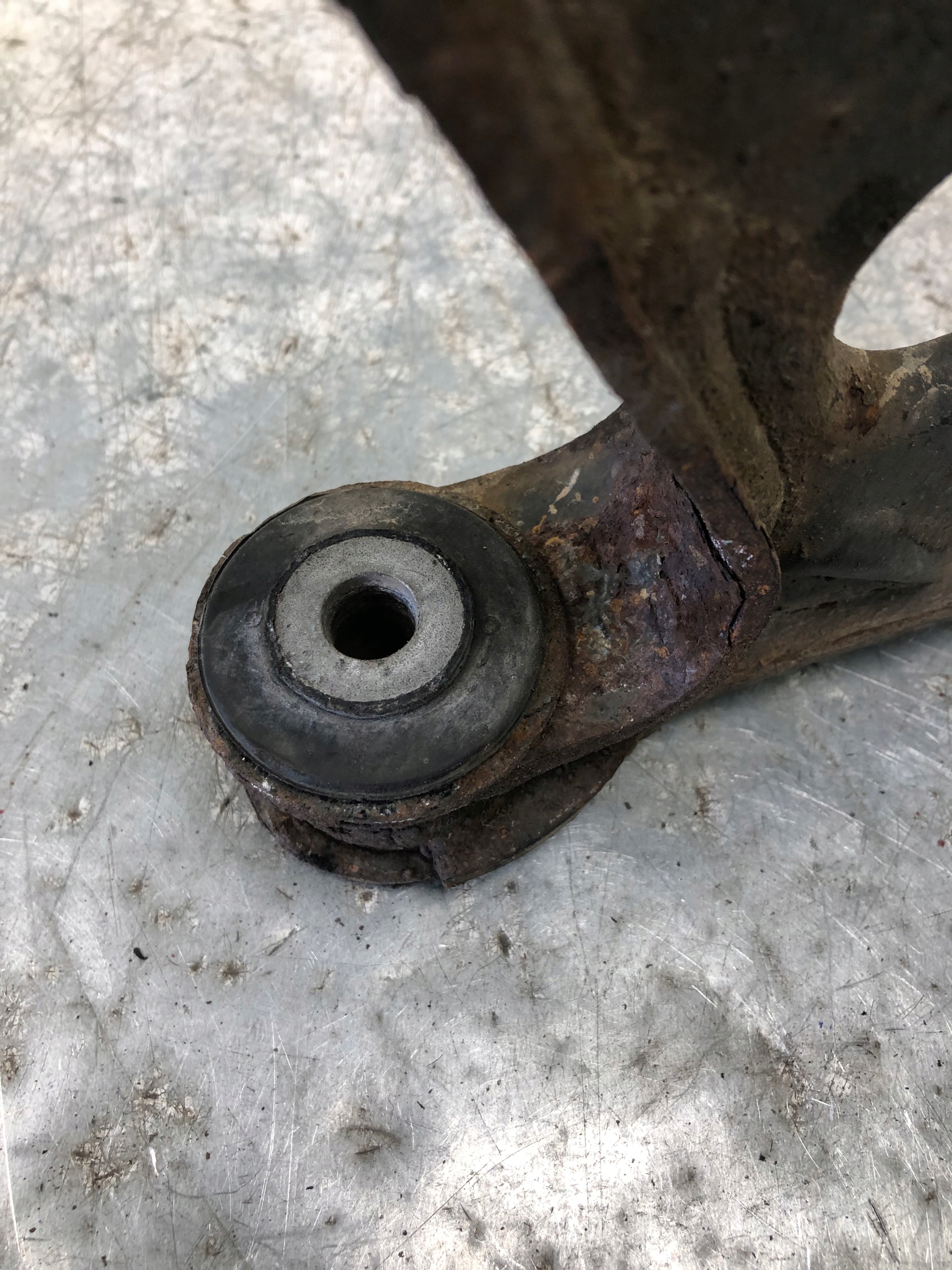 arm left front VW SKODA AUDI 1K0199231G