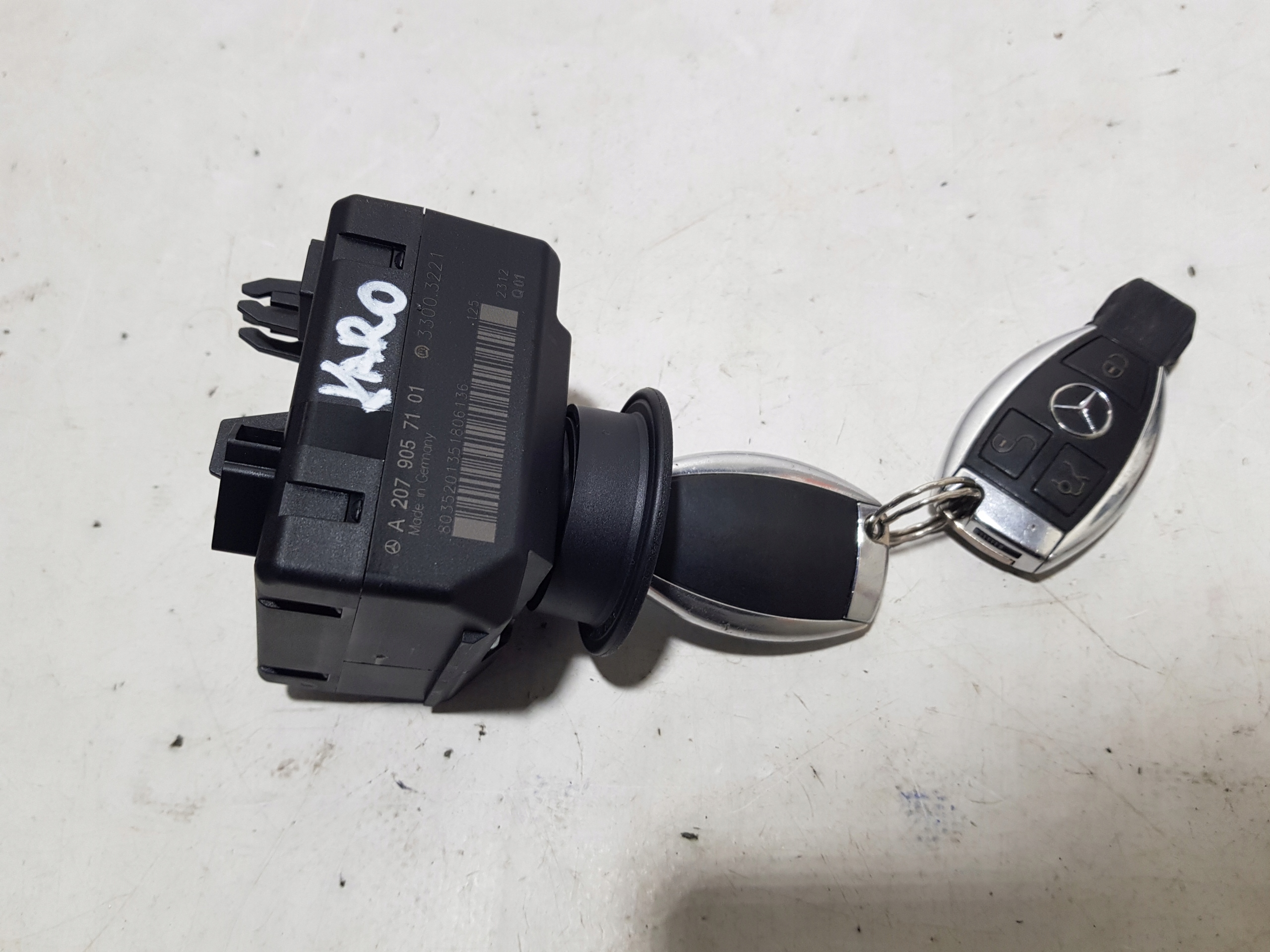 ignition +2X key MERCEDES W207 2079057101