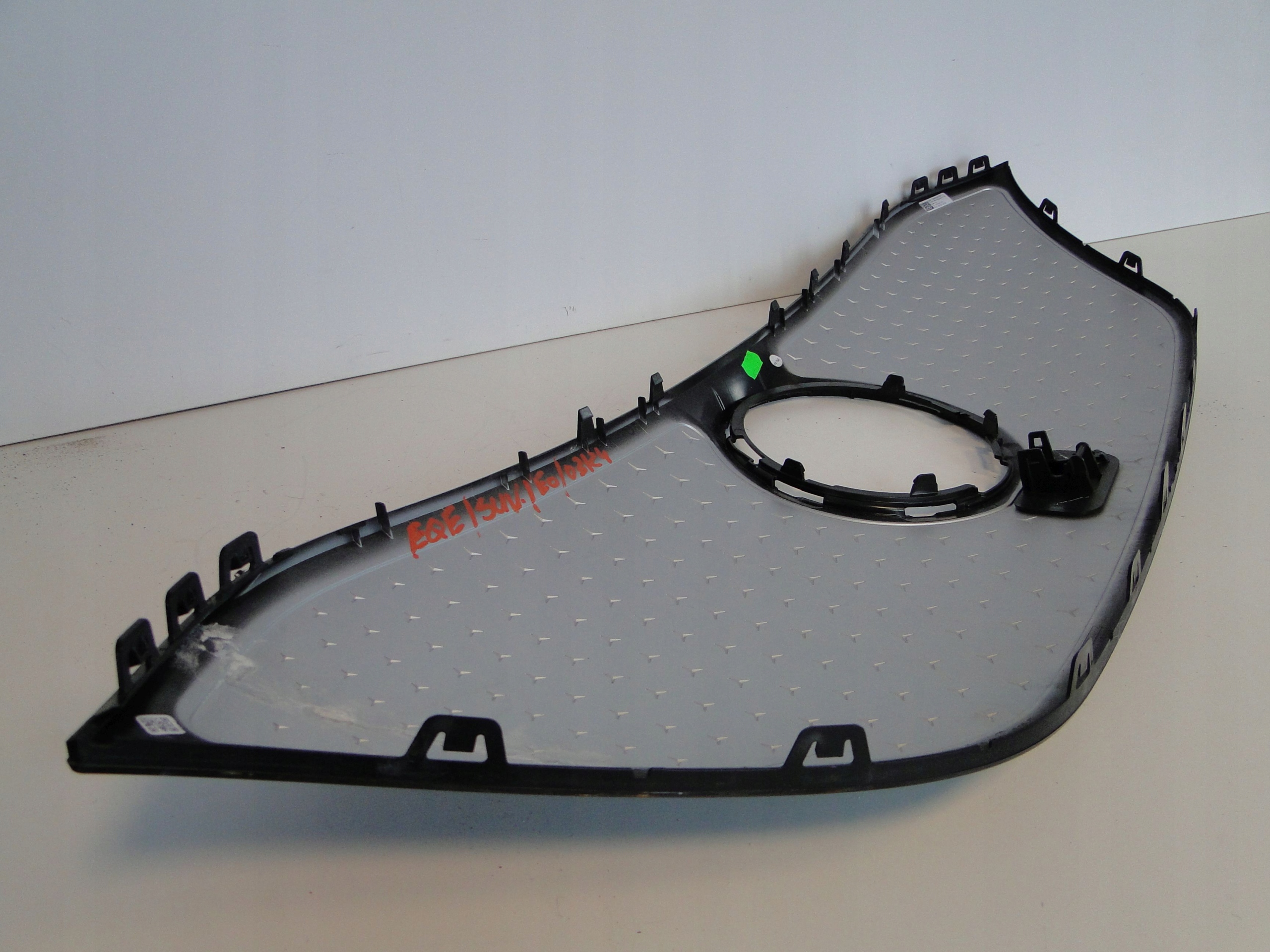 MERCEDES EQE 294 V294 GRILL ATRAPA ZDERZAKA DIAMOND Strona zabudowy przód