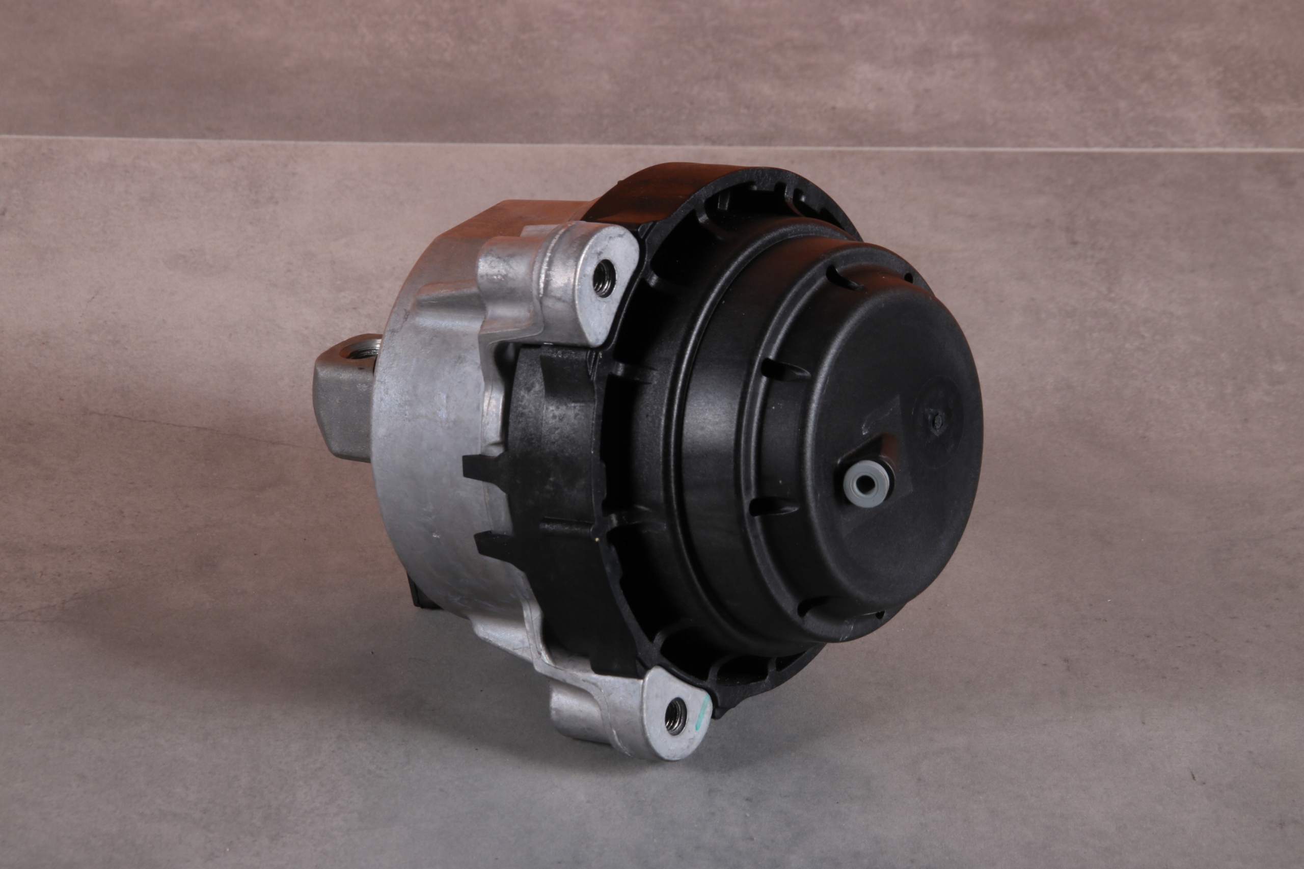 BMW G30 G31 B47 B47B B47D B47F XD5O engine mount left 8482771 26 km !!!
