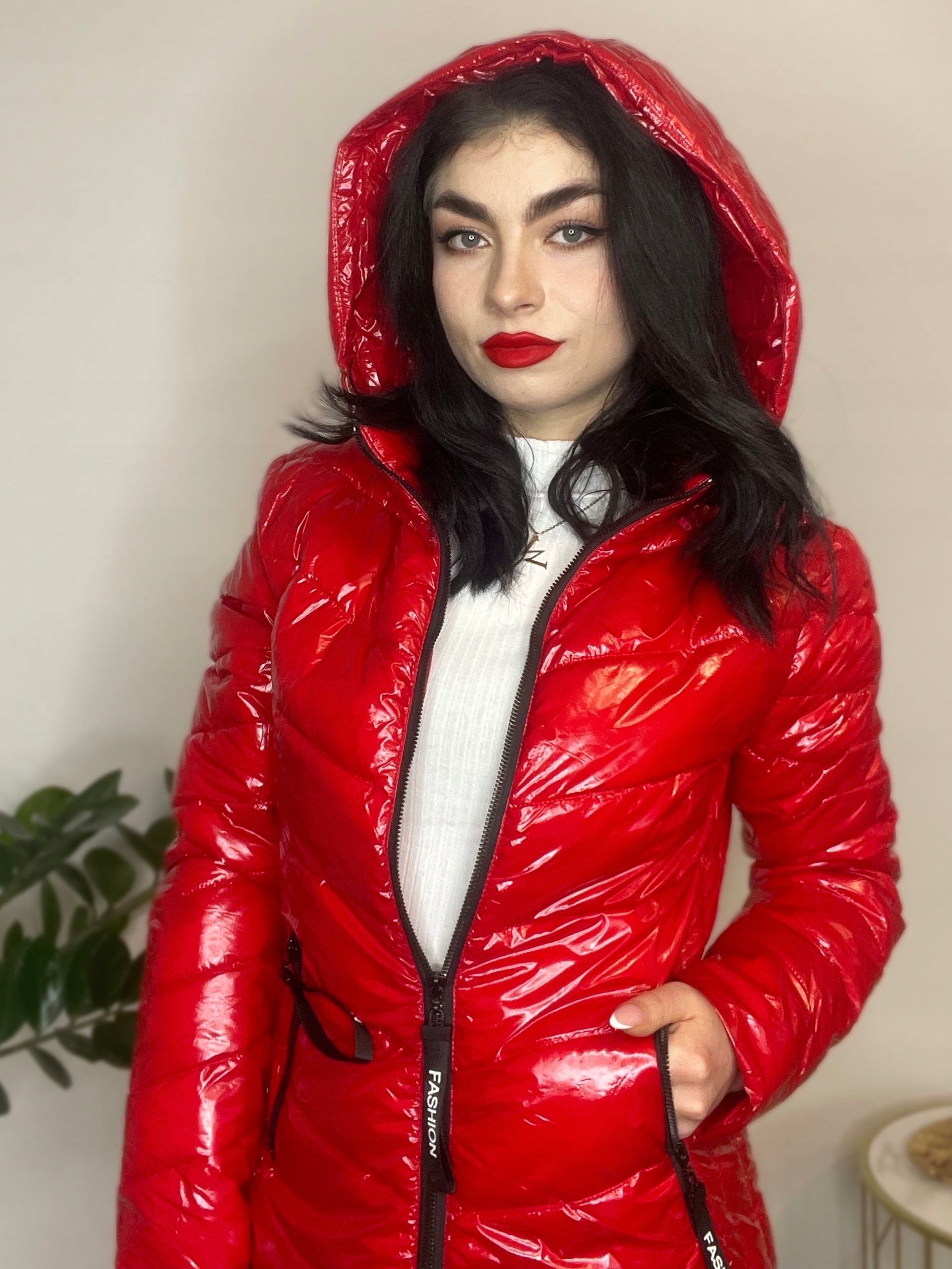 KURTKA WIOSENNA PRZEJŚCIOWA PIKOWANA Z KAPTUREM Kolor czerwony