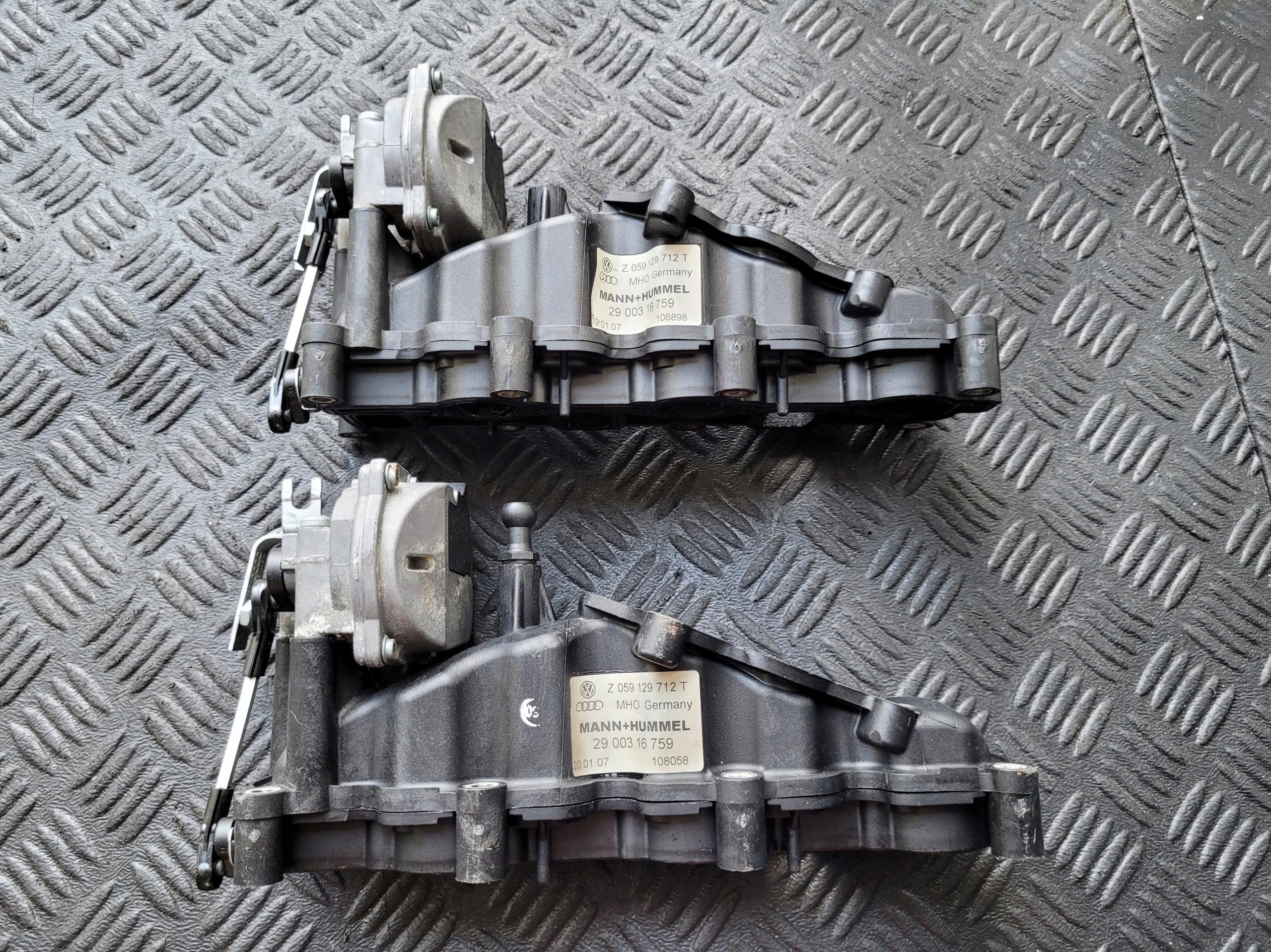 sací potrubí pravý 059129712T regulátor 059129086D AUDI A8 D3 3.0 TDI
