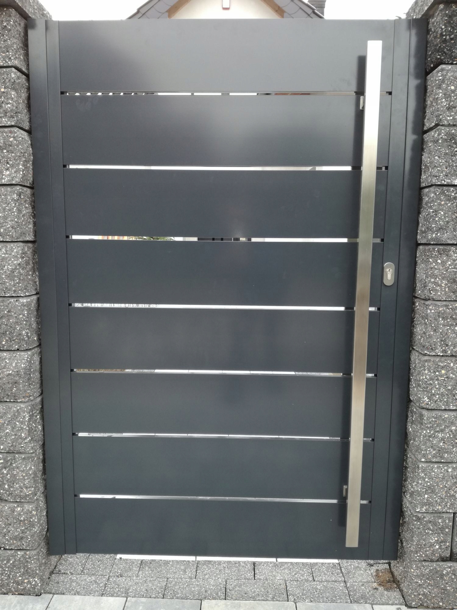 Ceownik C1-300x20 z bl 1,5 - ogrodzenie palisadowe Długość 100 cm