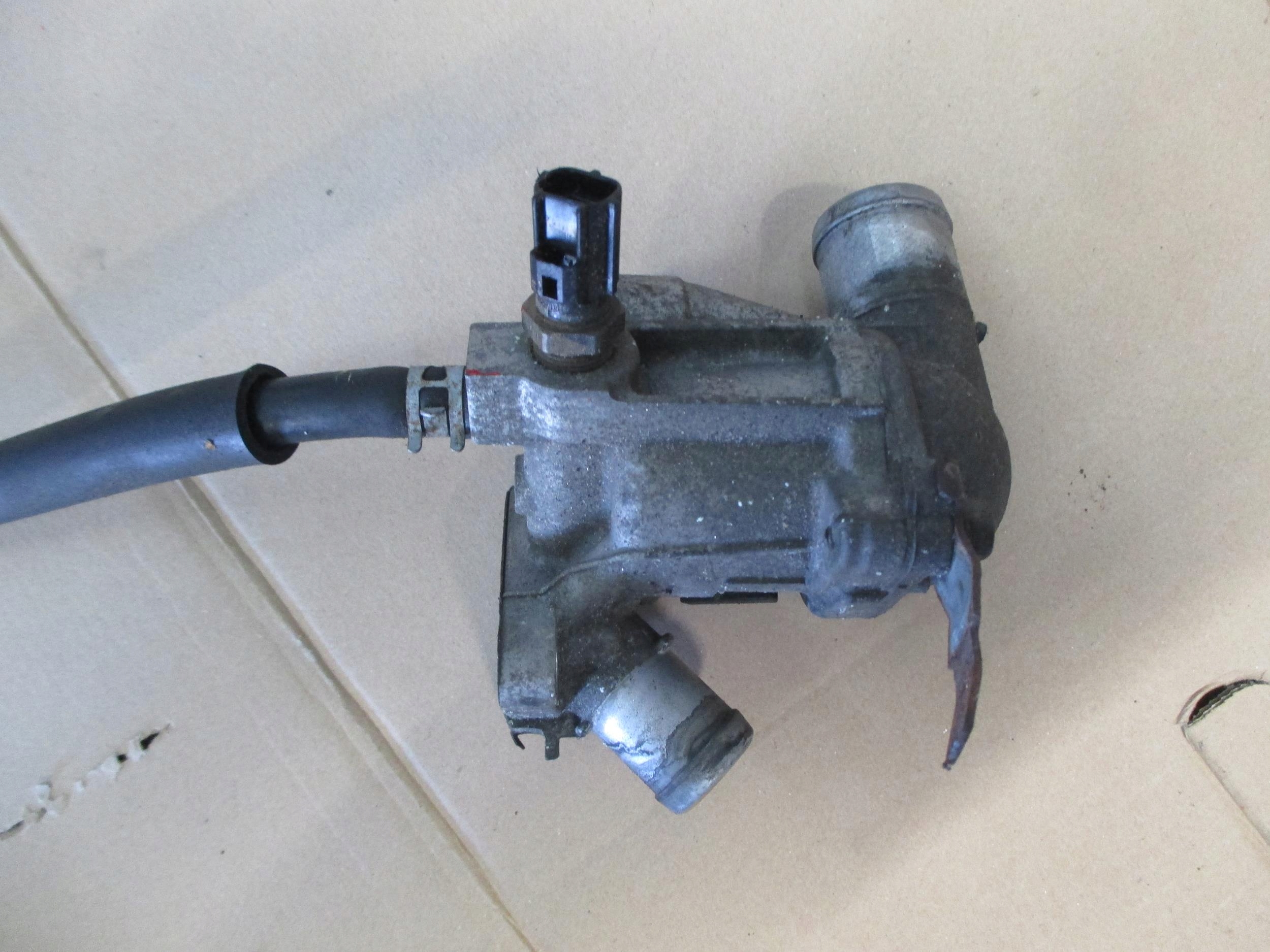 LANCER VII 1.6 16V 03-08 OBUDOWA TERMOSTATU