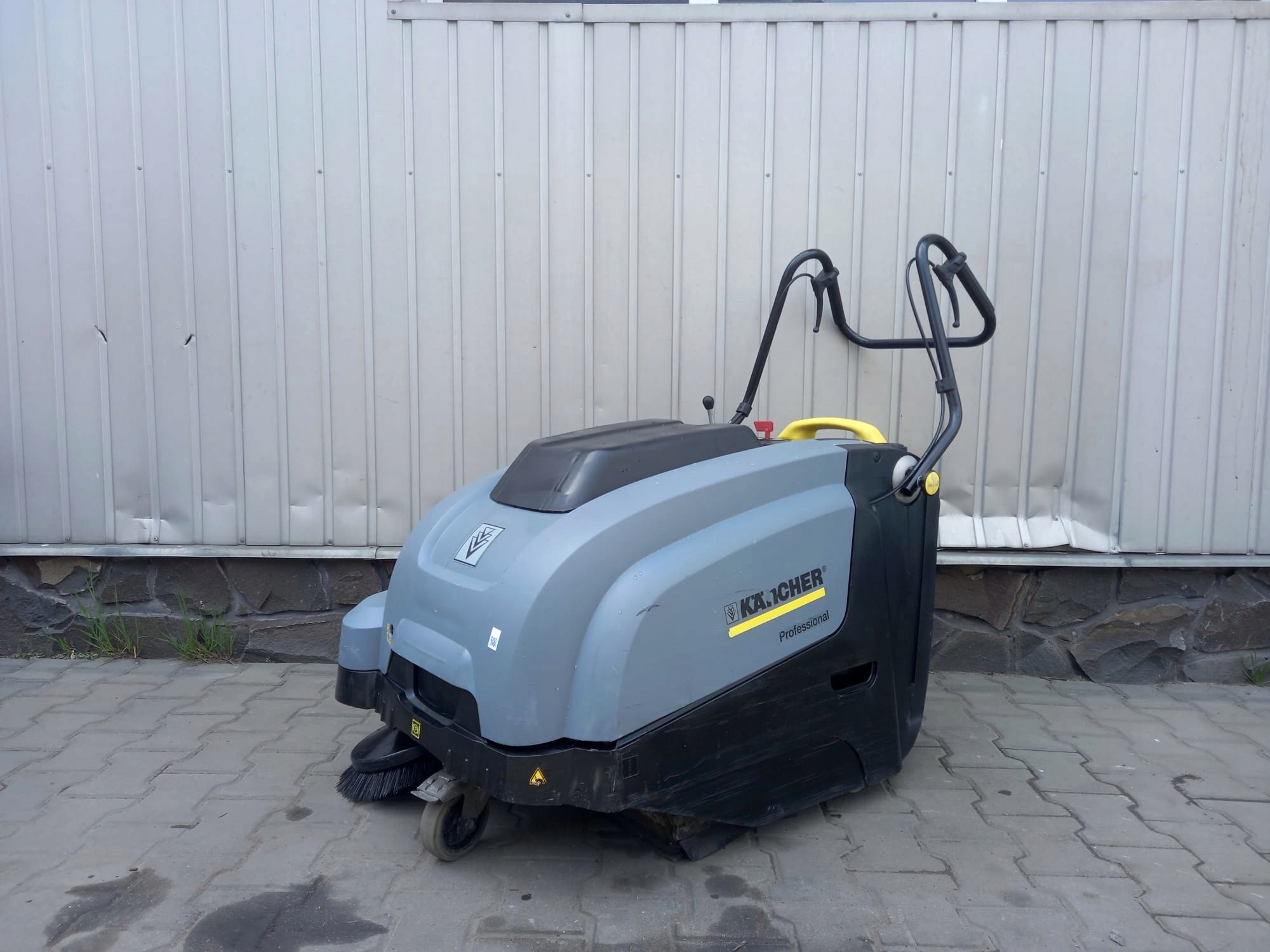 Profesjonalna zamiatarka Karcher KM 75/40 W Bp Pack