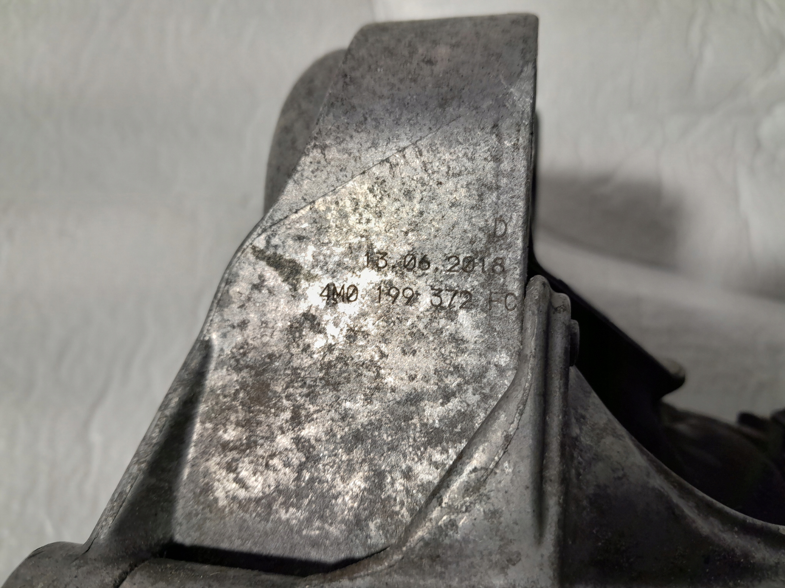 AUDI A4 B9 engine mount 4M0199372FC