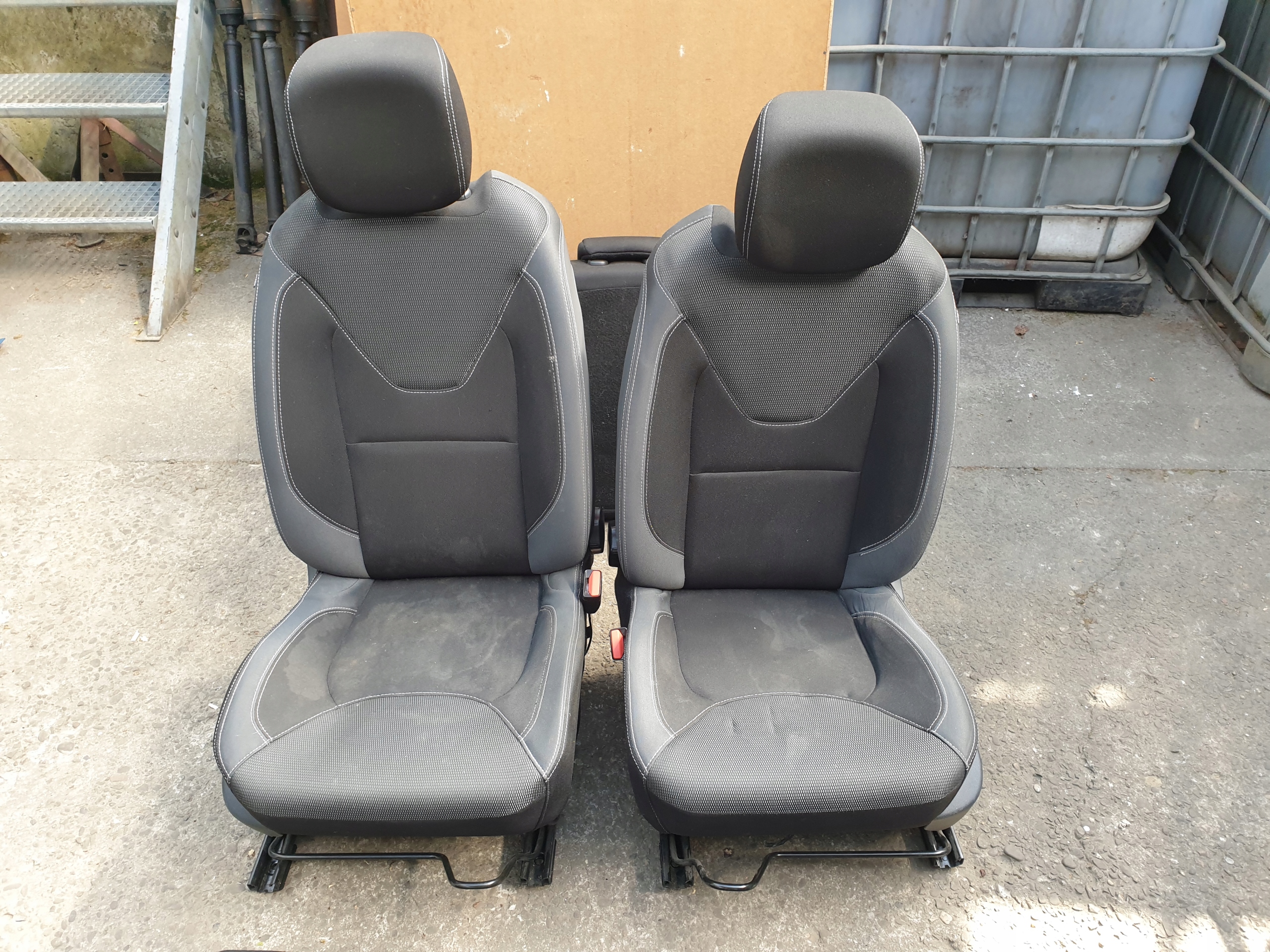 Sitze Gurten Schrauben RENAULT CLIO 4 IV 2017- 5D HB LIFT GORLICE