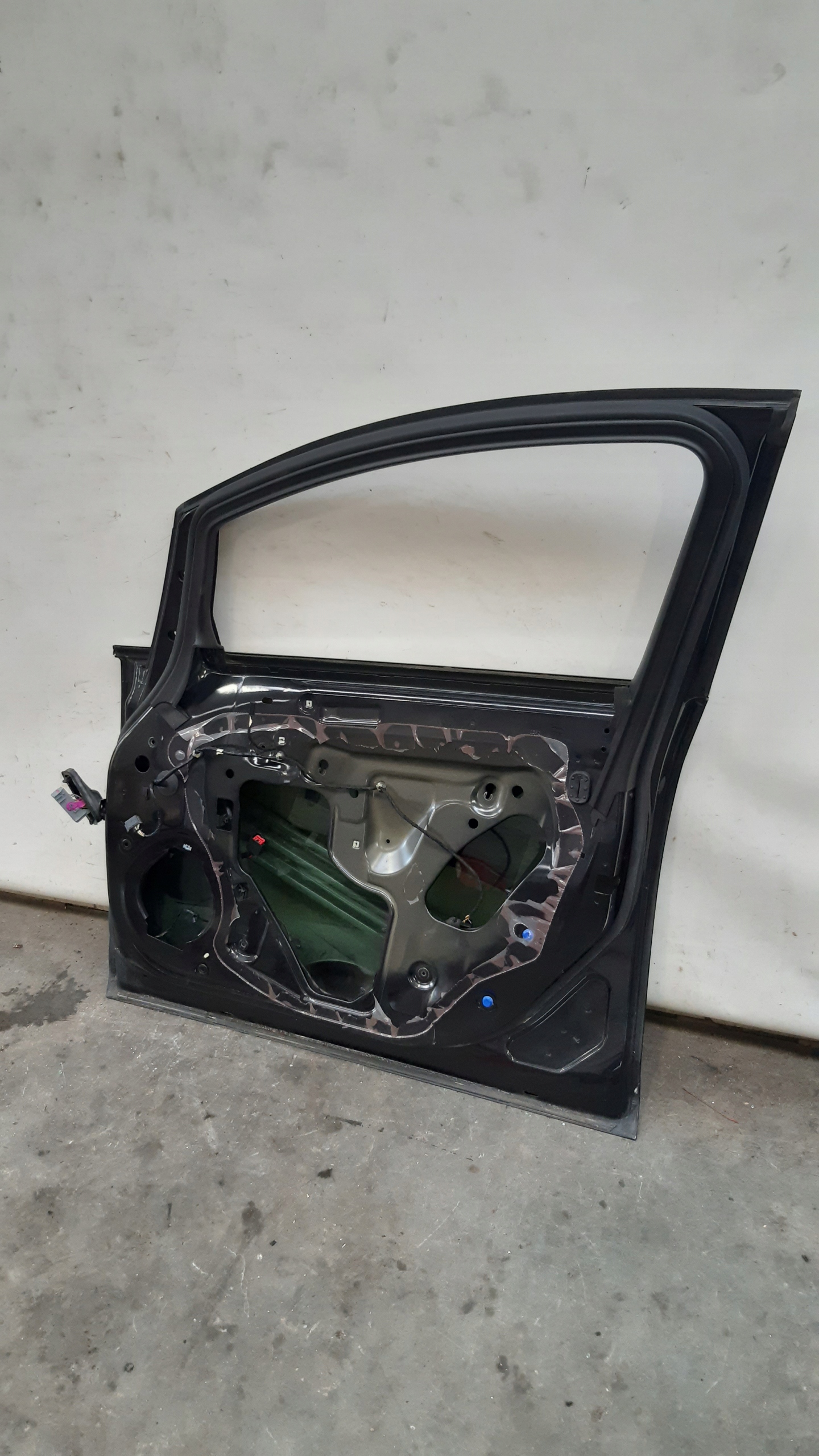 dveře pravý předek Z22C Opel Astra J