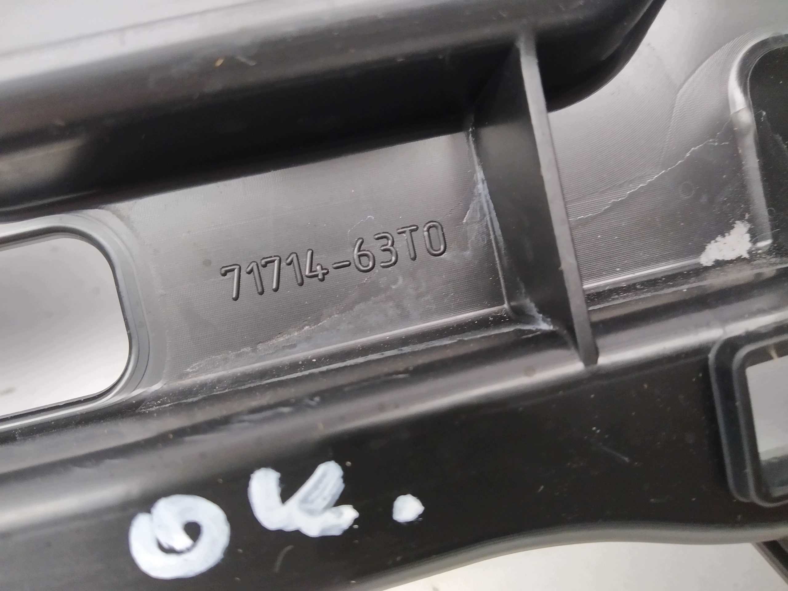 2022r + Suzuki S Cross II console pillar support below atrape w bumper