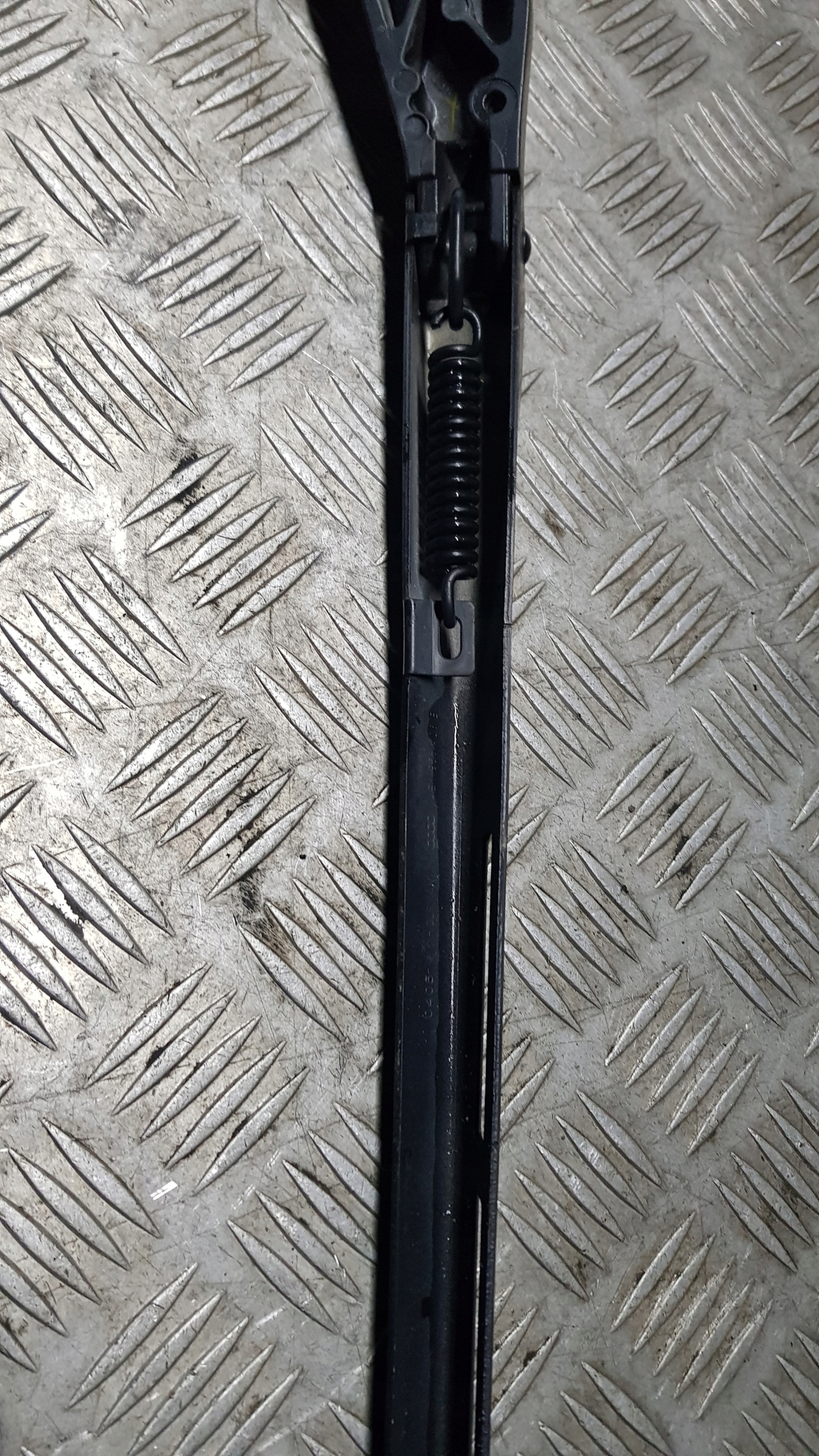 AUDI A8 D3 wiper arm right front CENA ZA 1SZTUKE