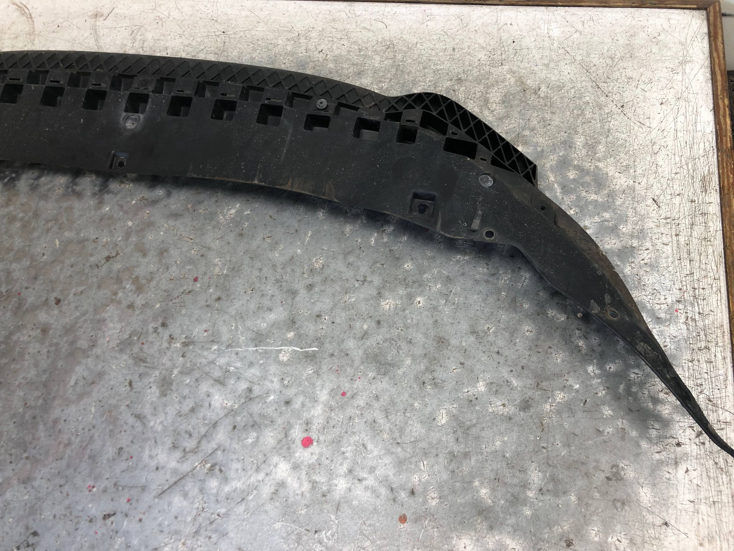 blende abdeckung unter stoßstange vorne AUDI A3 8P LIFT 8P0807233