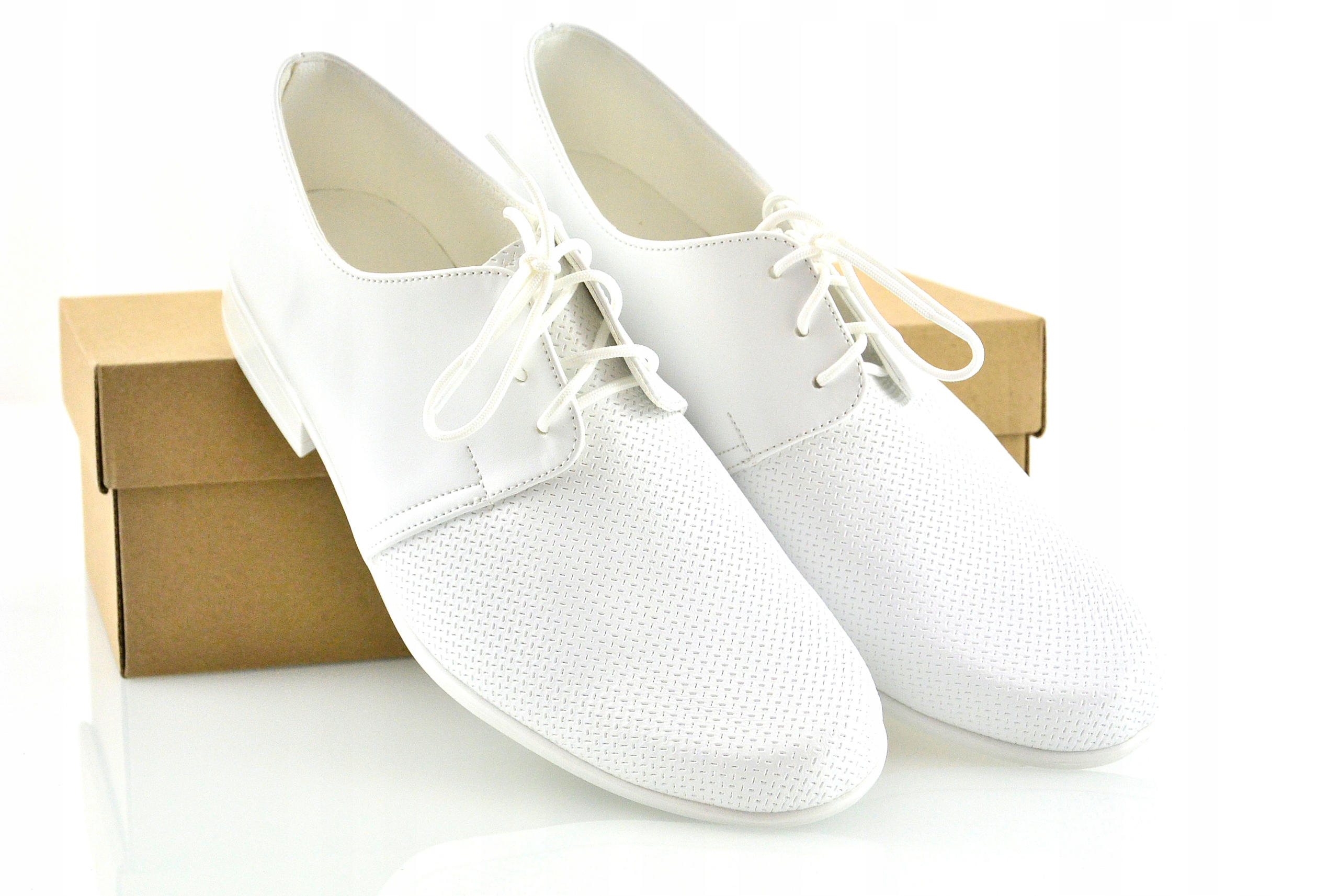 TŁOCZONE BIAŁE CHŁOPIĘCE PÓŁBUTY KOMUNIJNE PL r 33 Materiał skóra ekologiczna