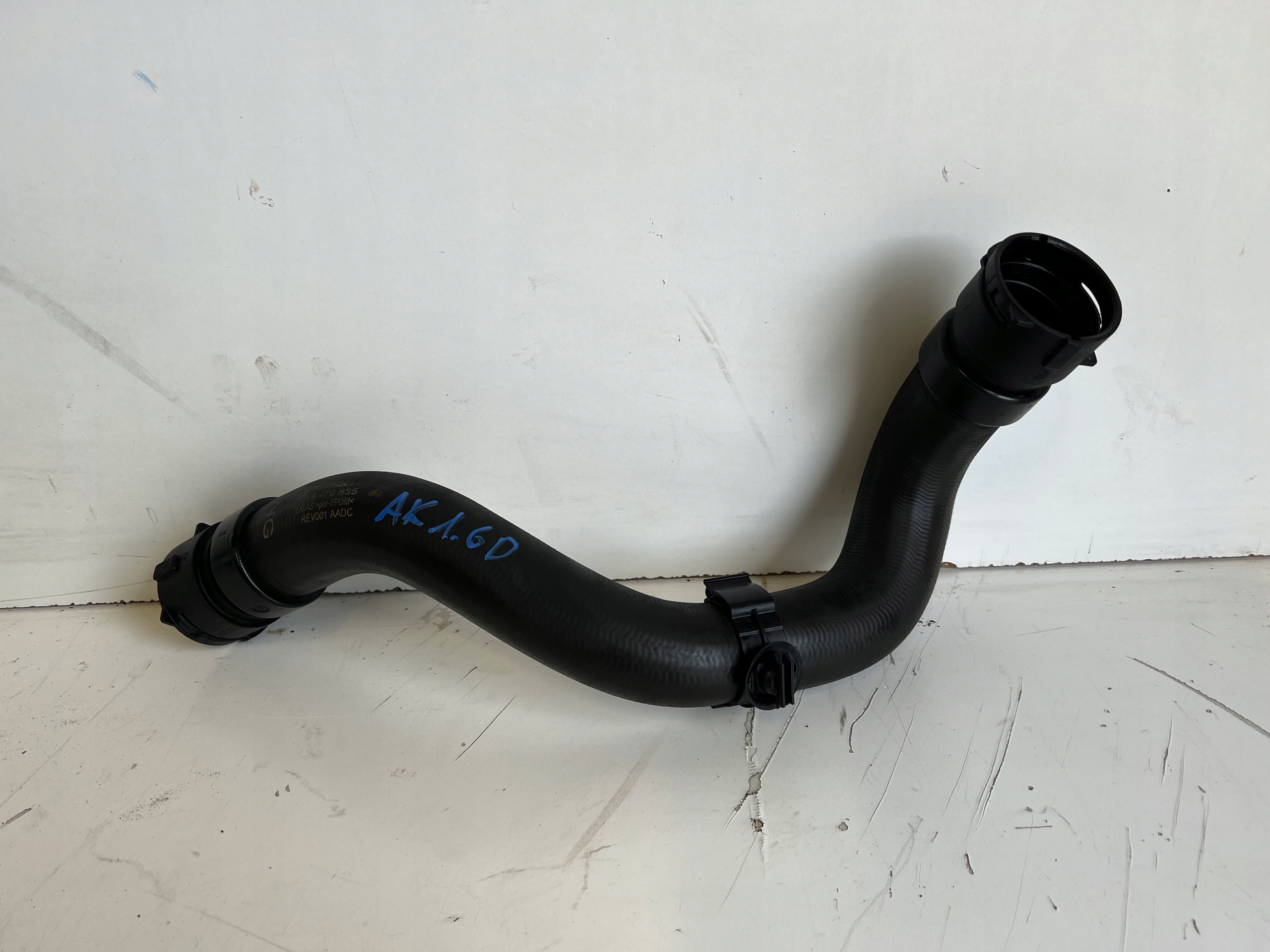 OPEL ASTRA K ТРУБА ДЛЯ ВЗВЕШИВАНИЯ ВОДЫ 13479835 565563897